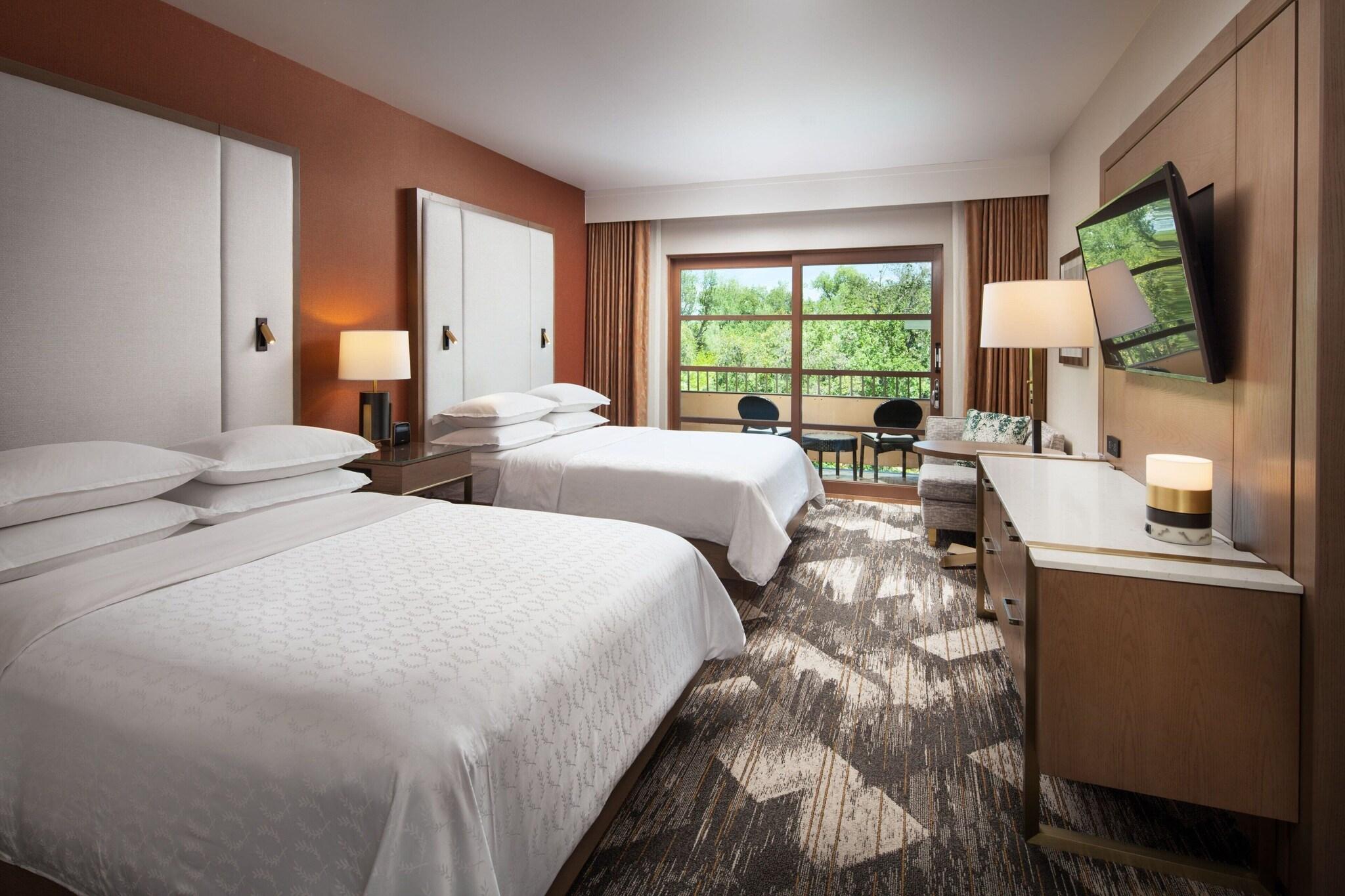 Double Deluxe King Bed