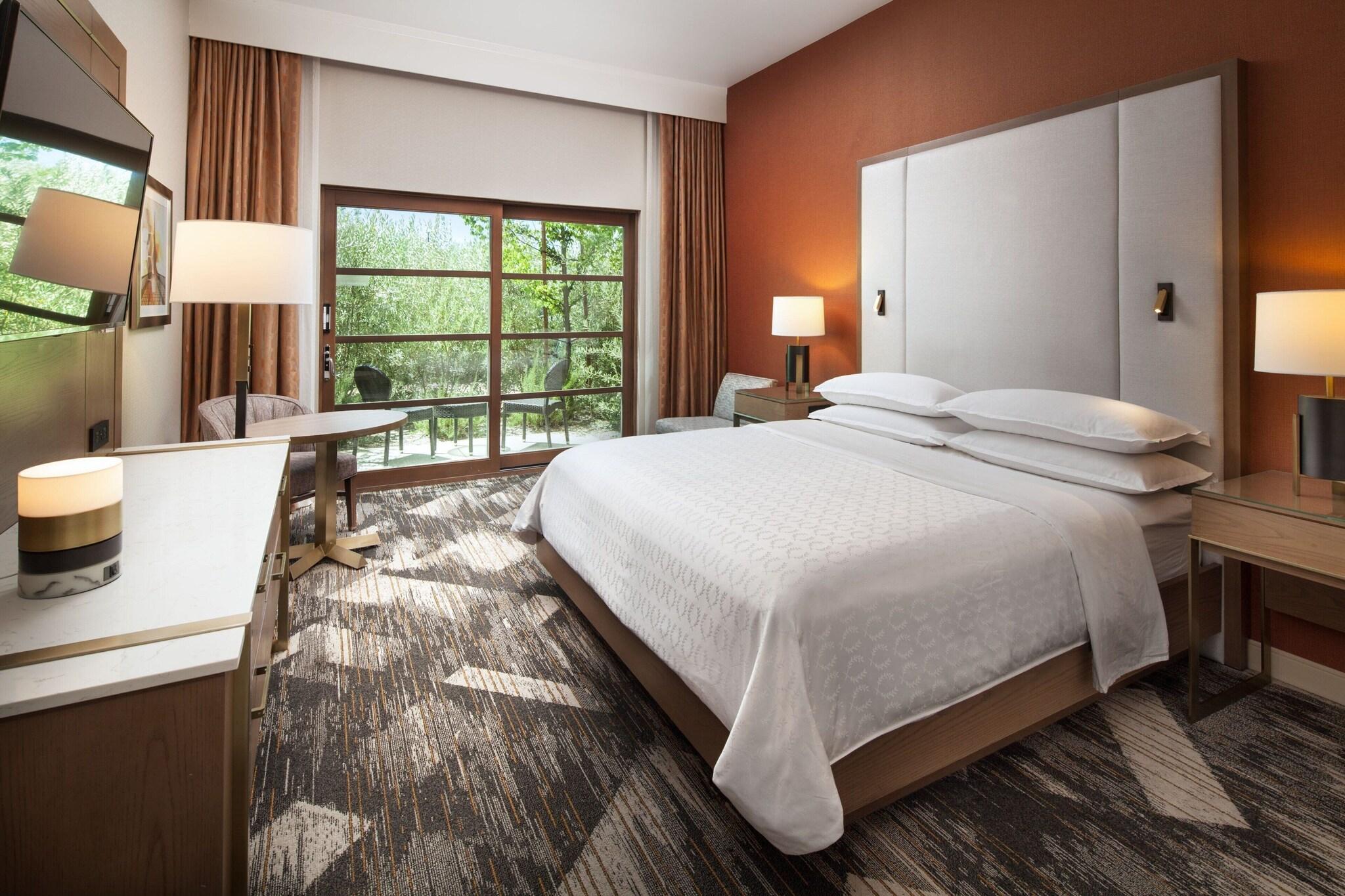 Double Deluxe King Bed