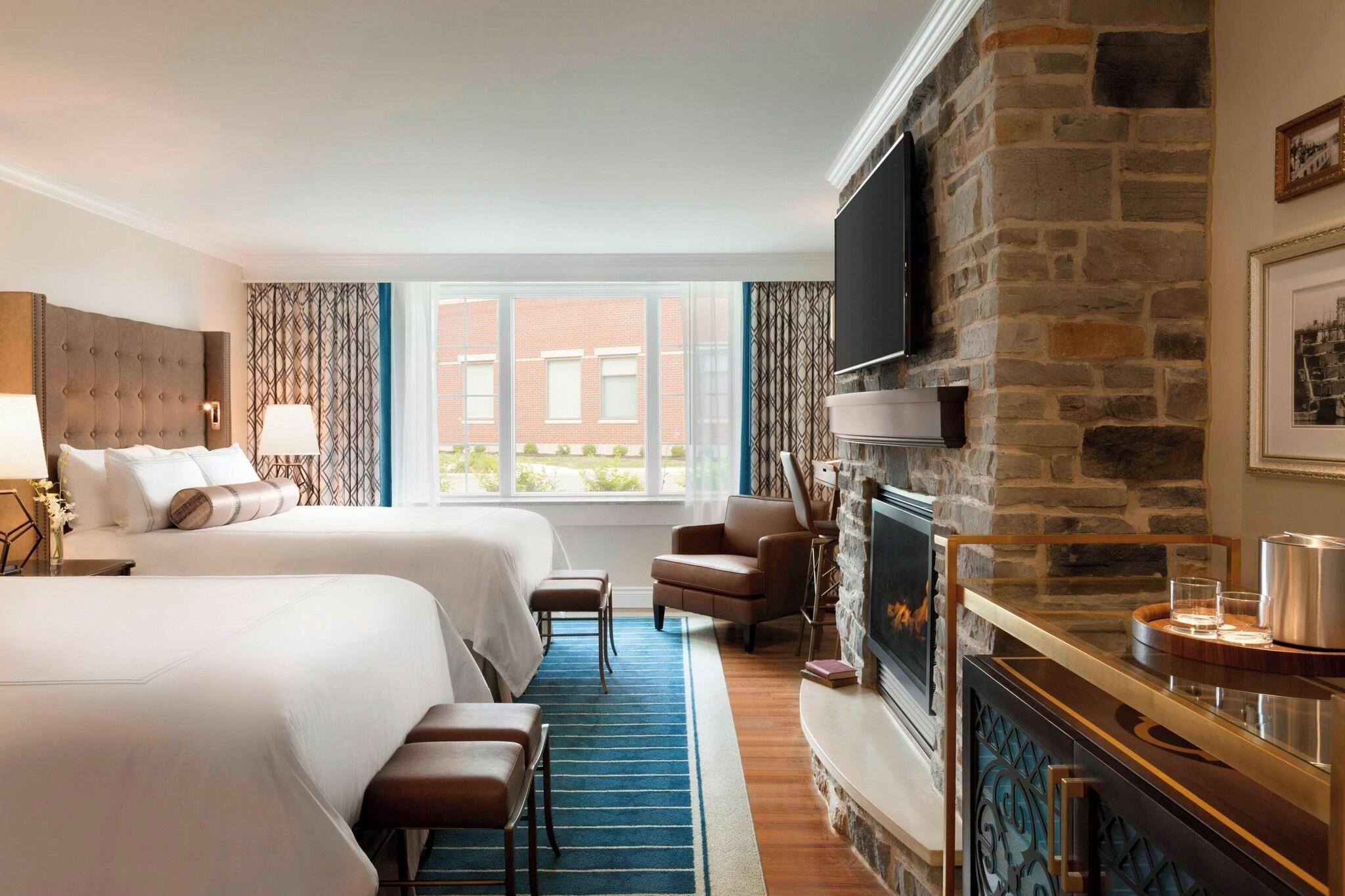 Double Deluxe Two Queen Beds