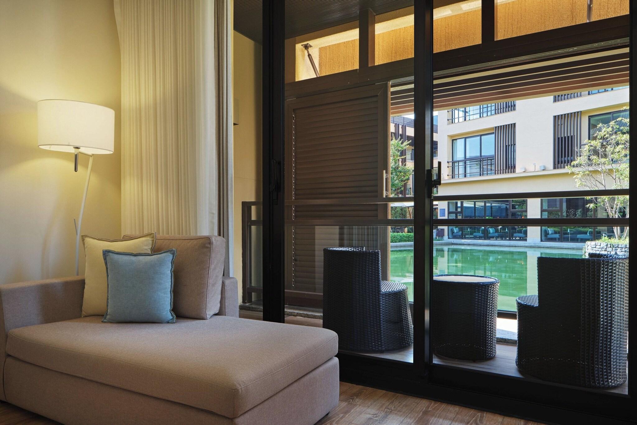 Double Deluxe King Bed