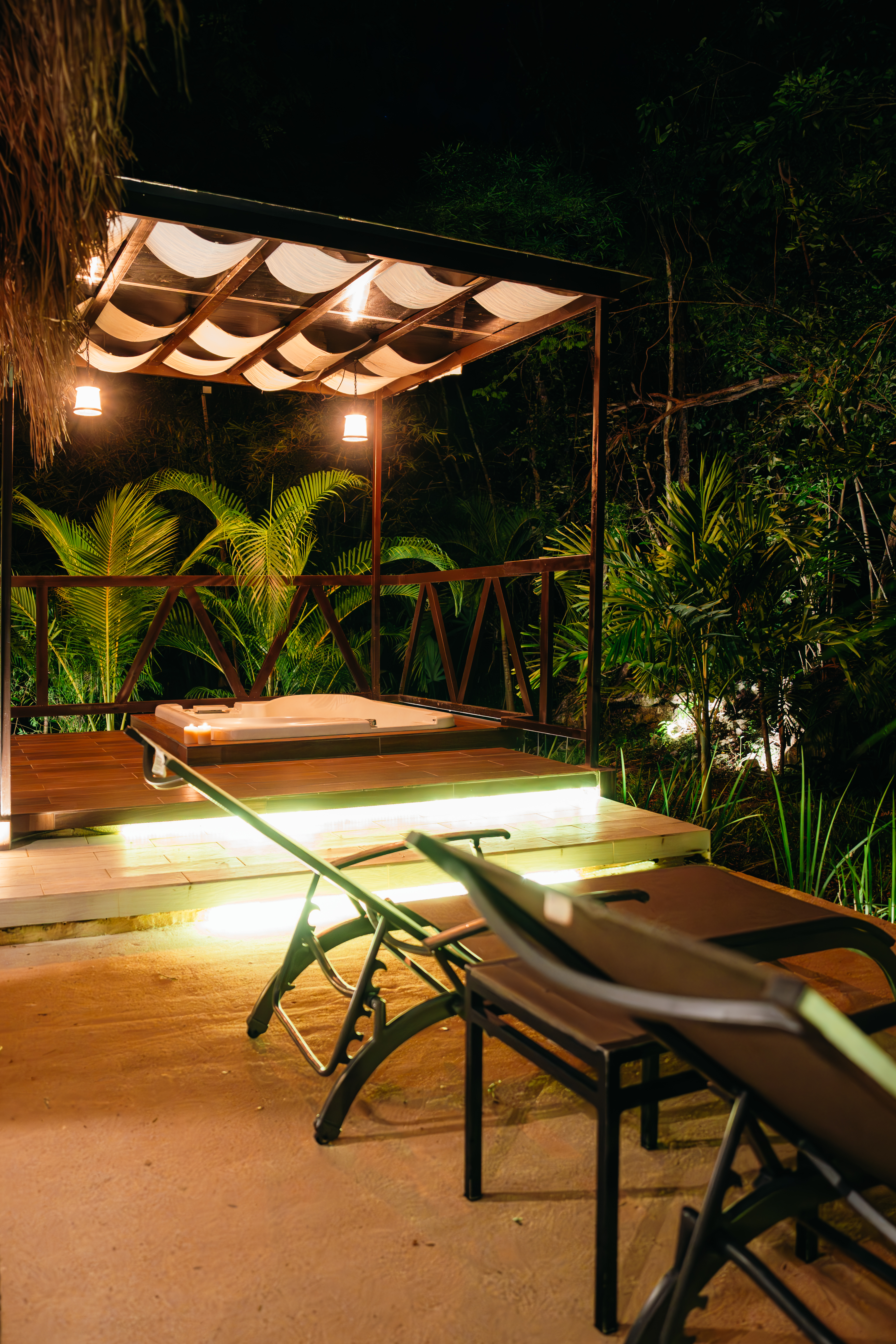 Bungalow King Size Bed