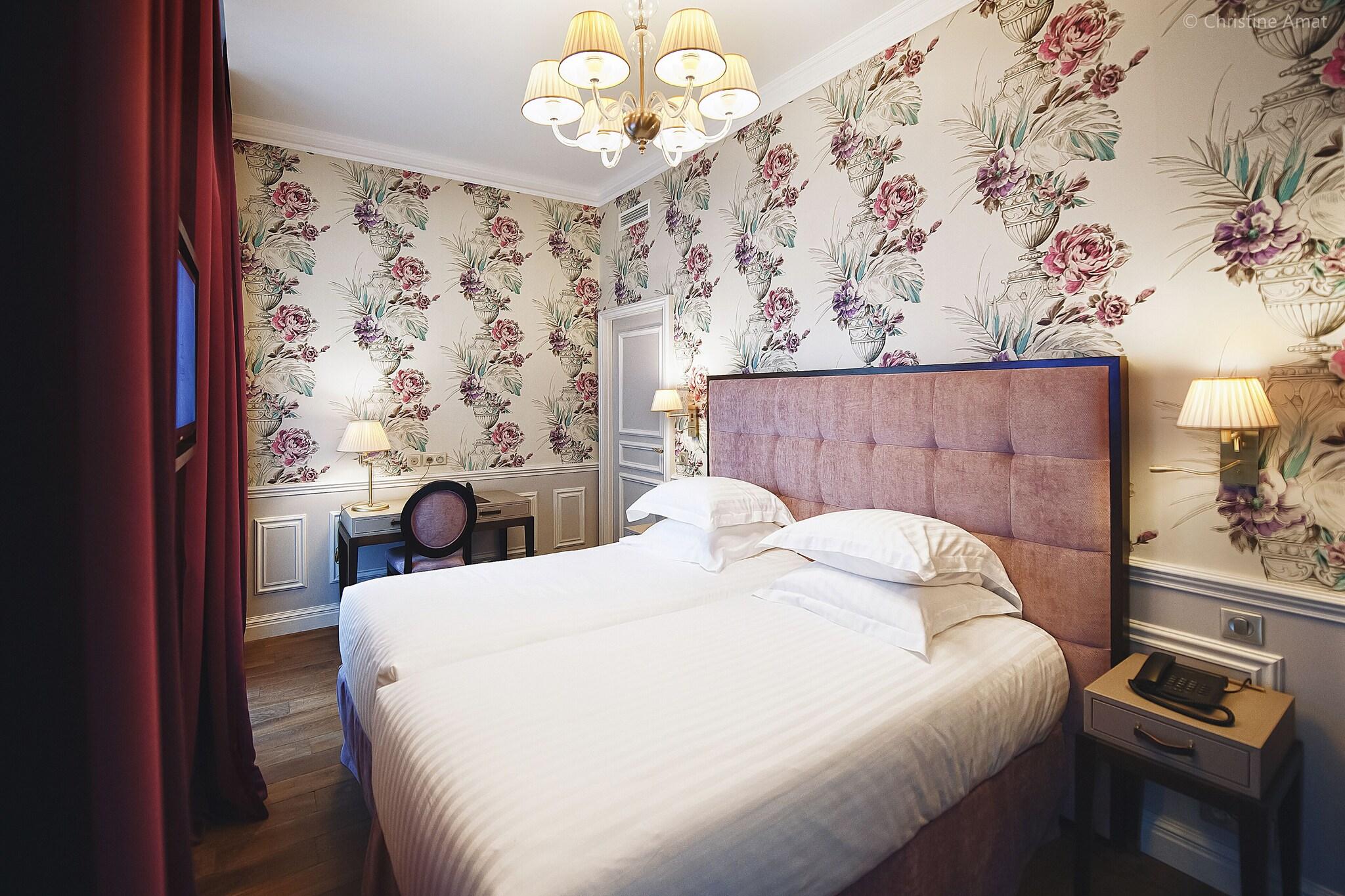 Twin Deluxe Queen Bed