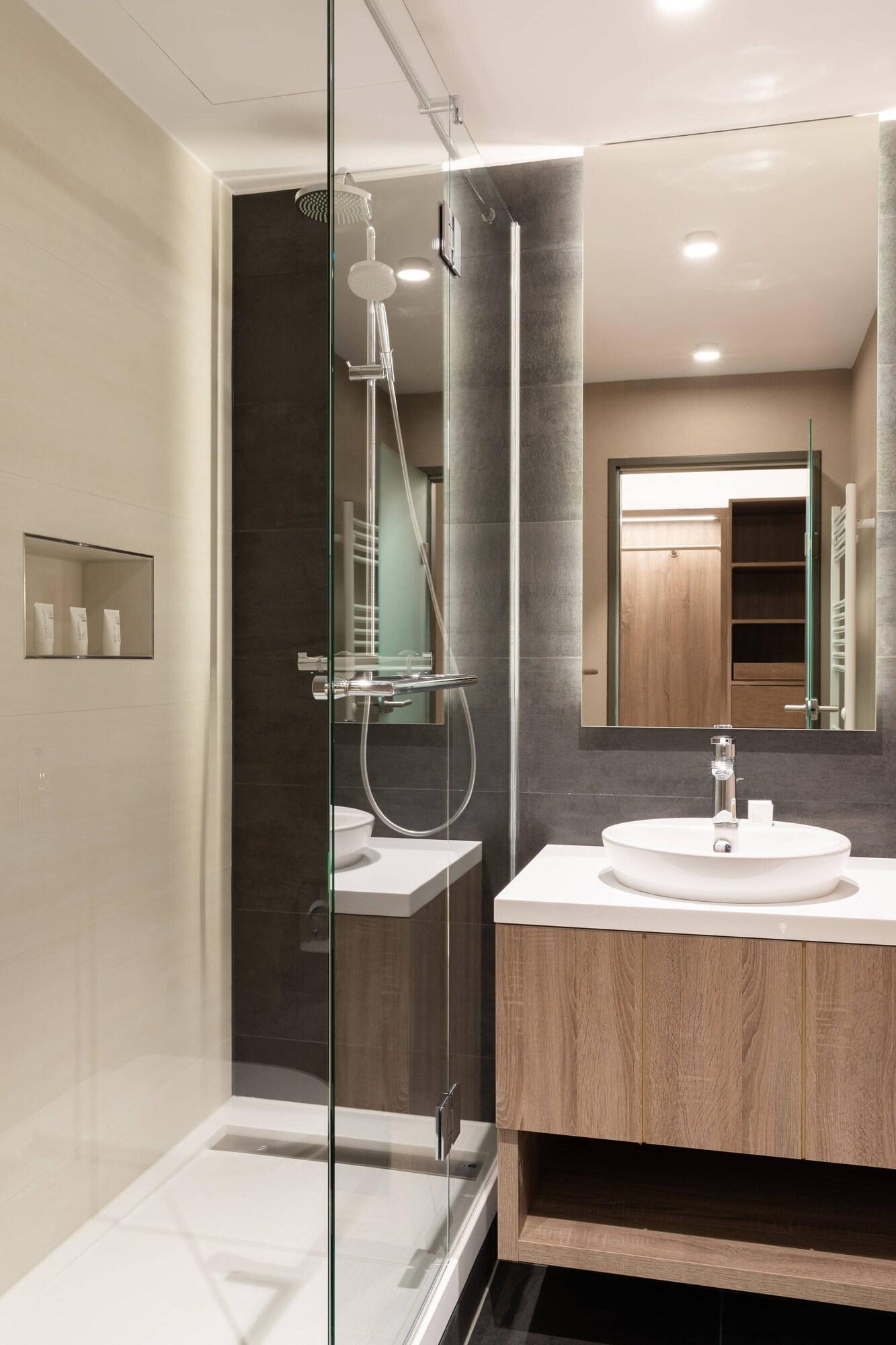 Double Deluxe King Bed