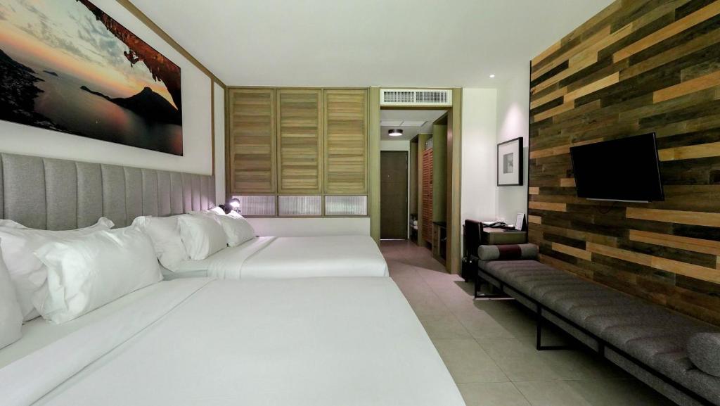 Quadruple Two Queen Beds