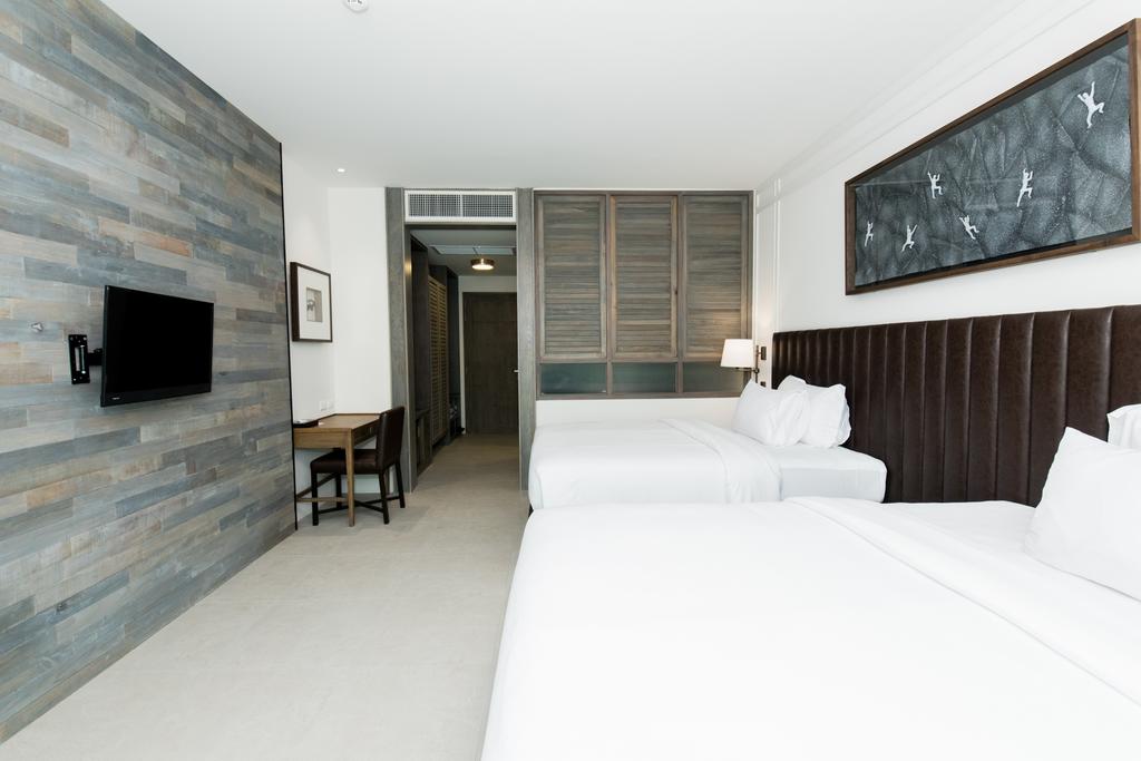 Double or Twin Deluxe Pool View