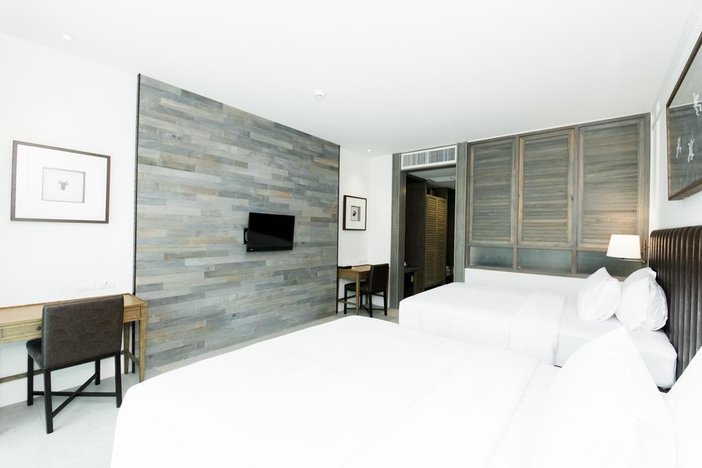 Double or Twin Deluxe Pool View