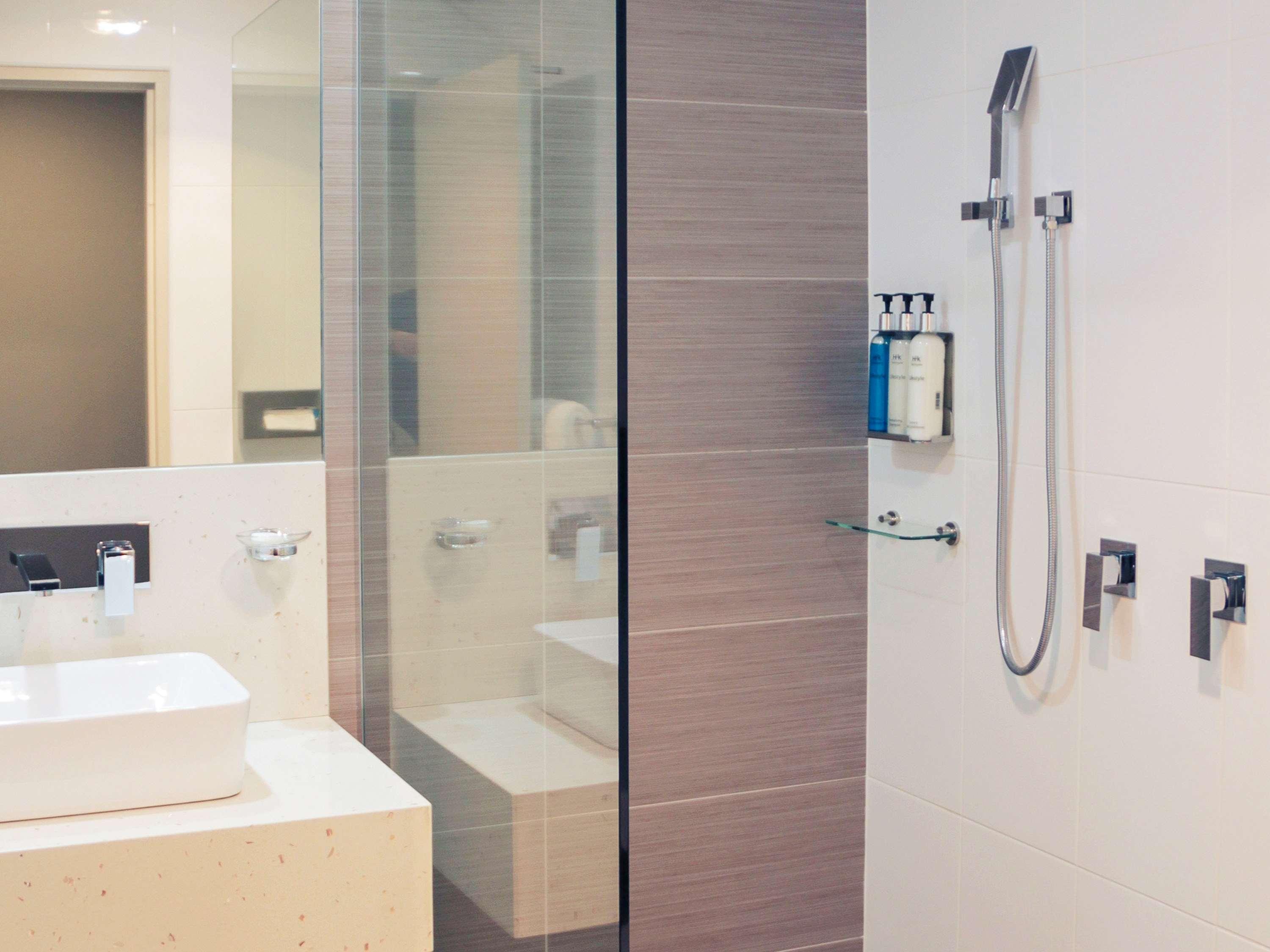 Double Deluxe Queen Bed