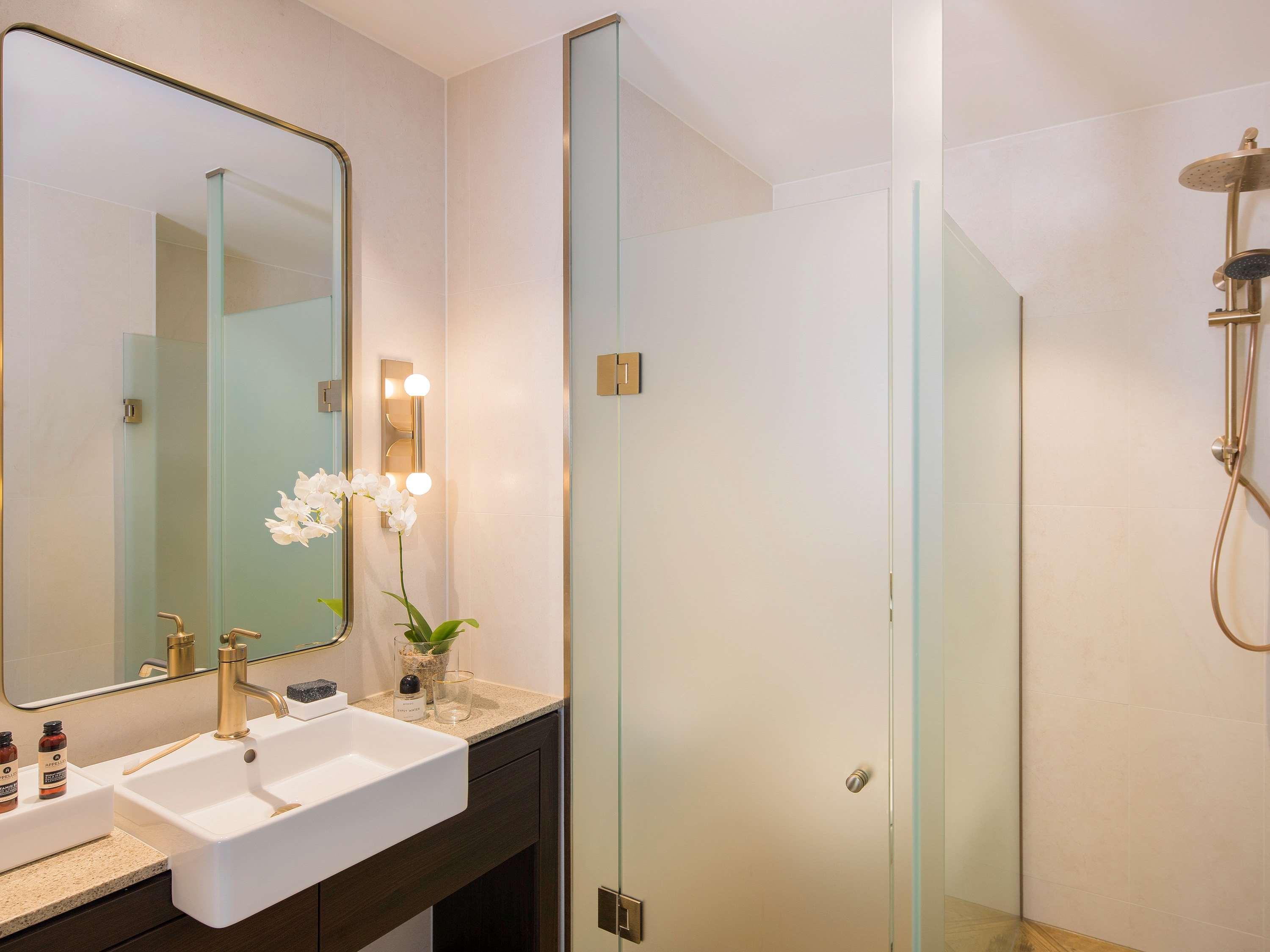 Double Deluxe King Bed