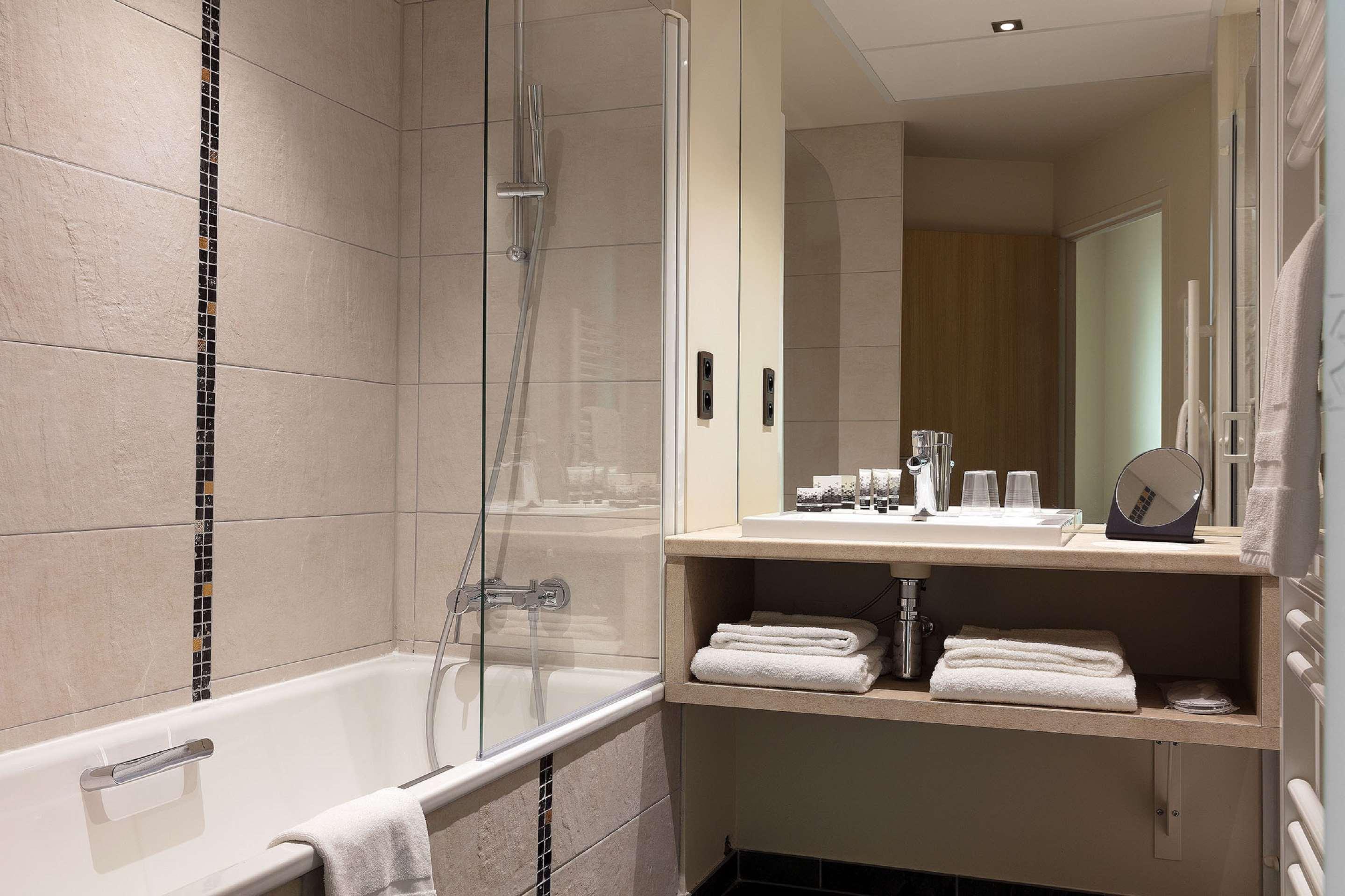 Junior Suite Queen Bed Non Smoking