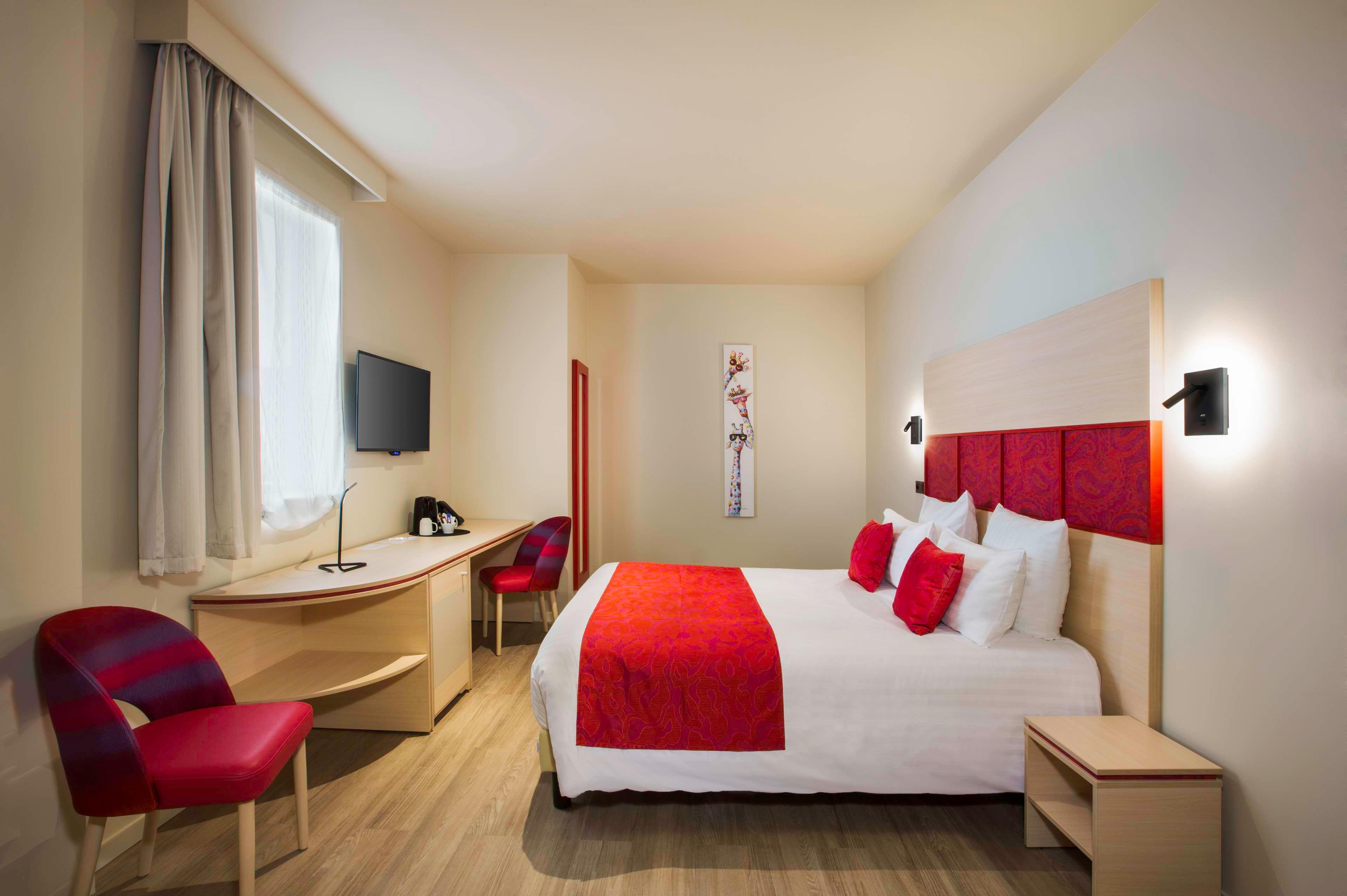 Double Classic Queen Bed