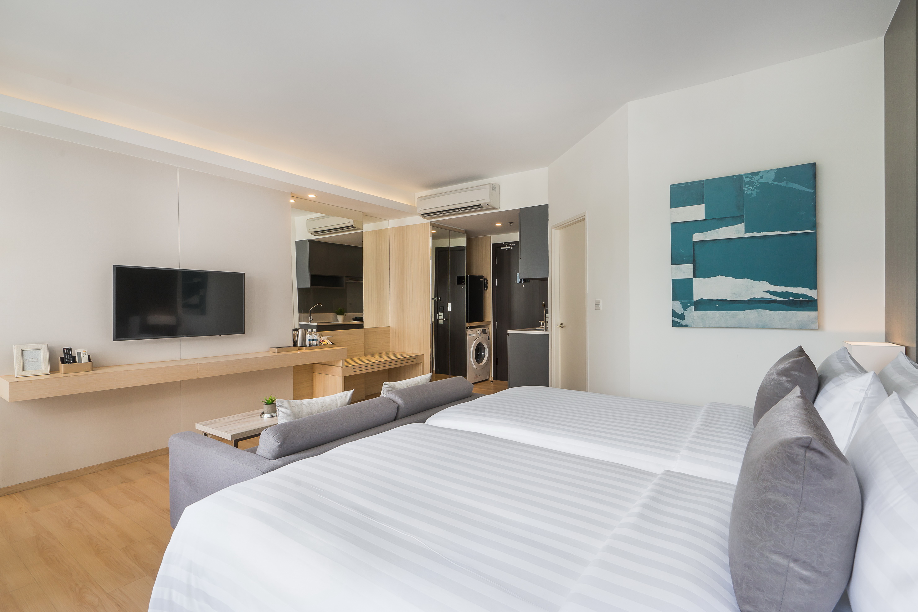 Twin Deluxe Pool View