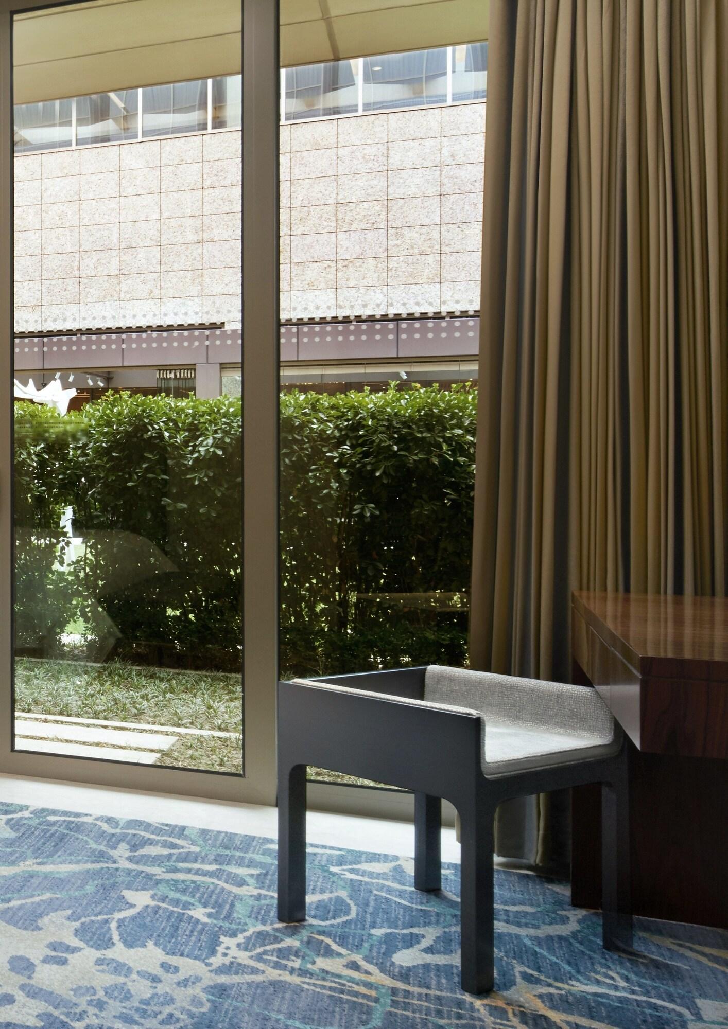 Double Deluxe King Bed