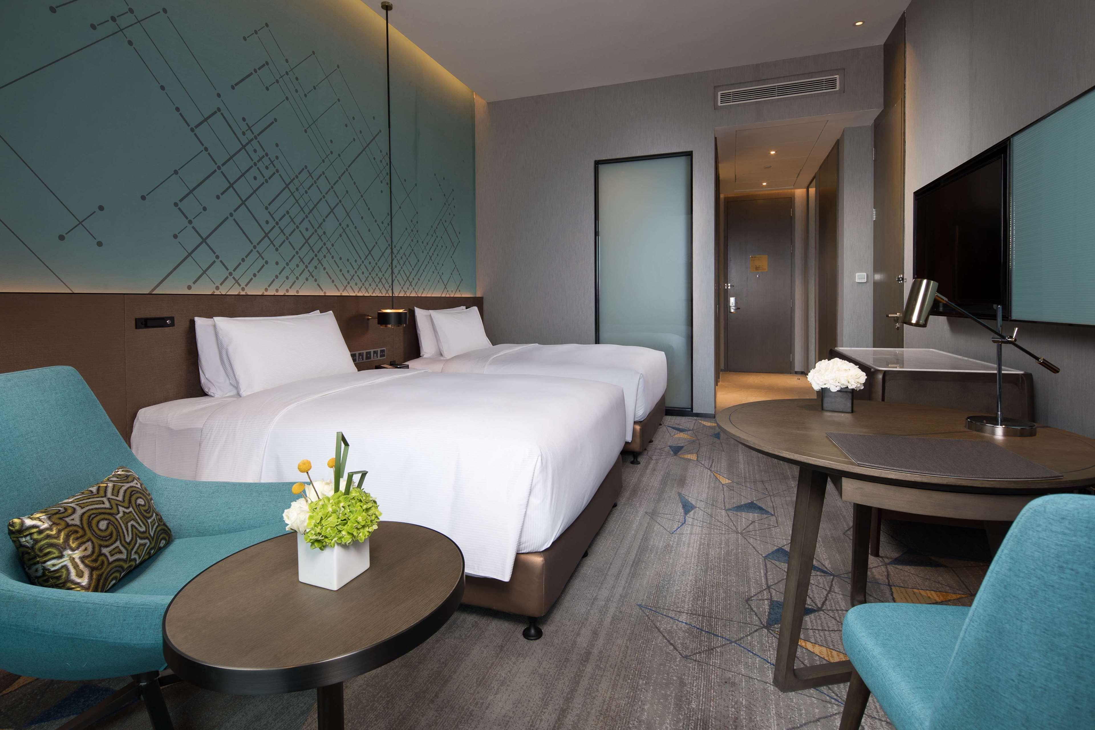 Twin Deluxe Sea View with Balcony