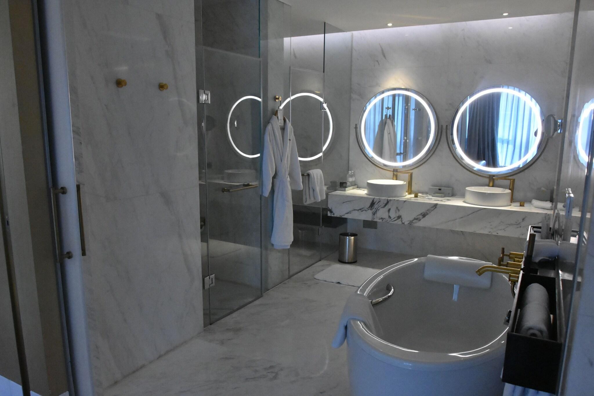 Suite Club City View