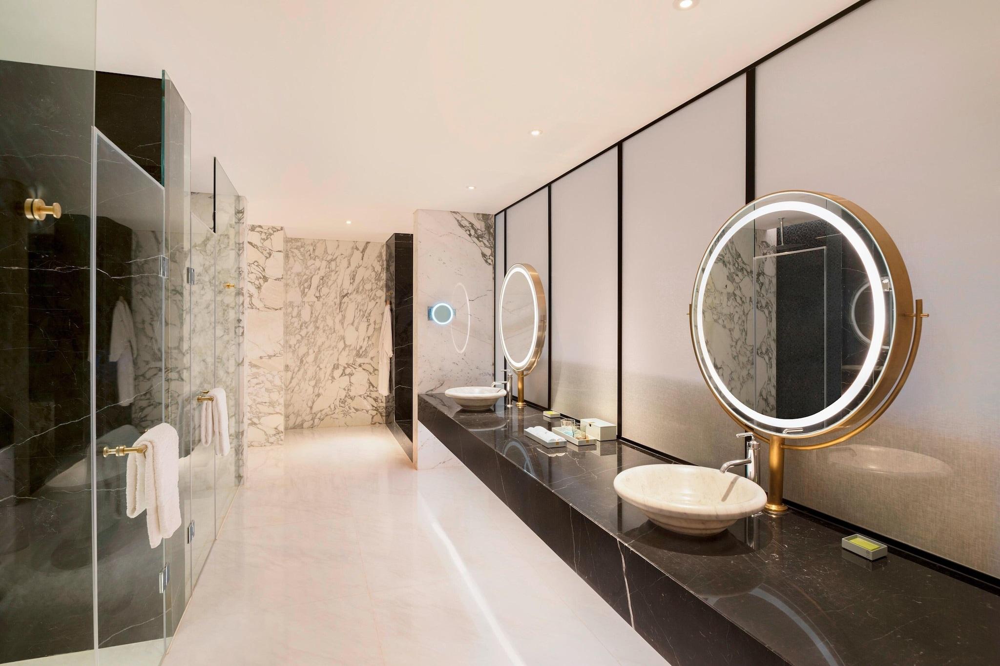 Suite Club City View