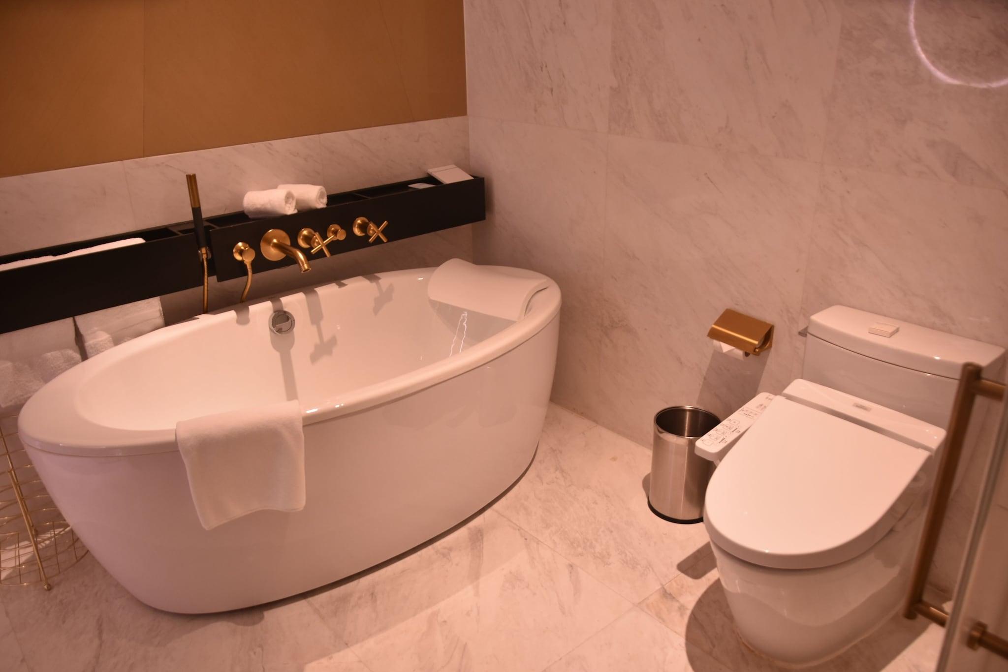 Suite Club City View