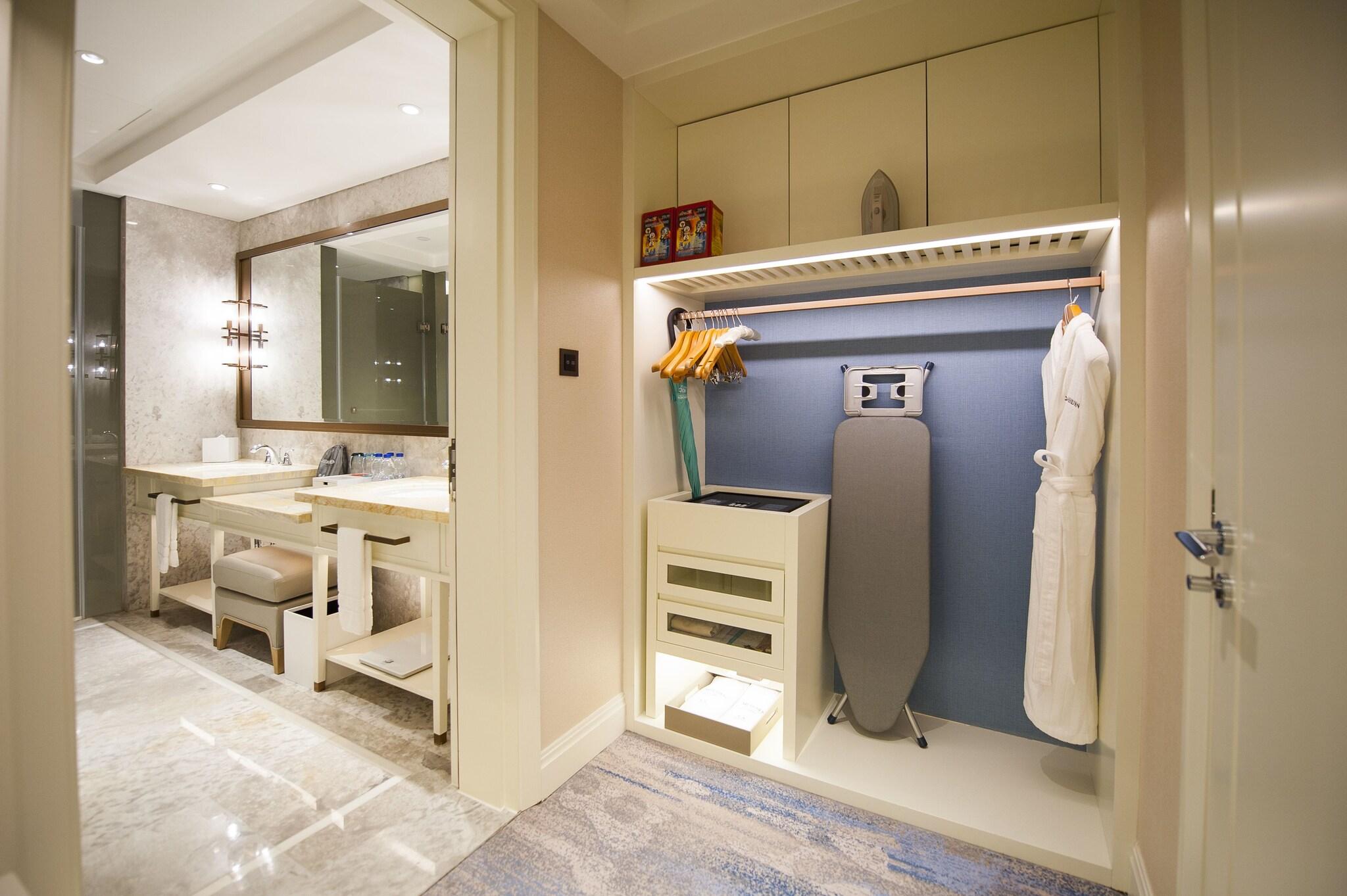 Double City View King Bed