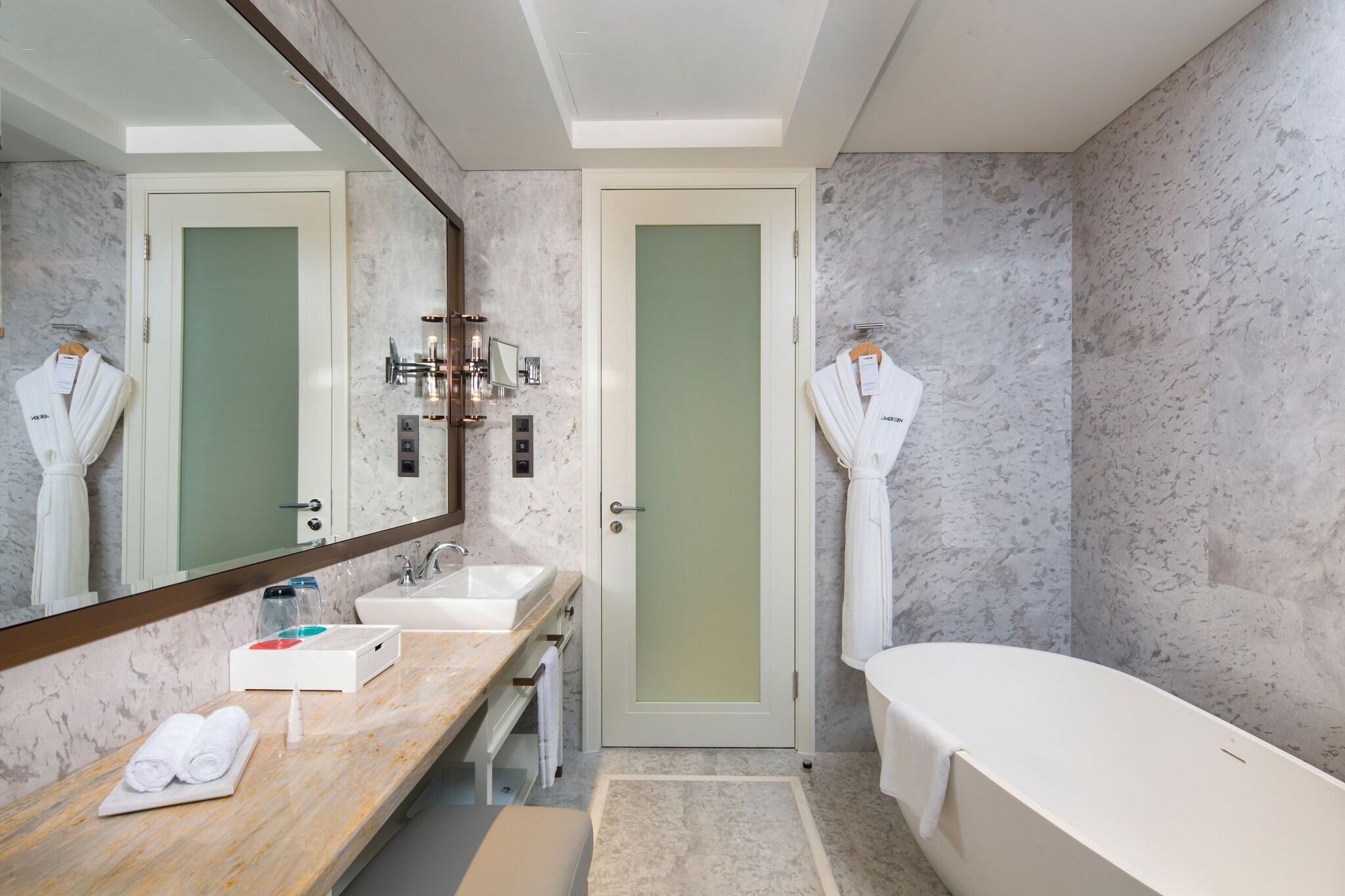 Double City View King Bed