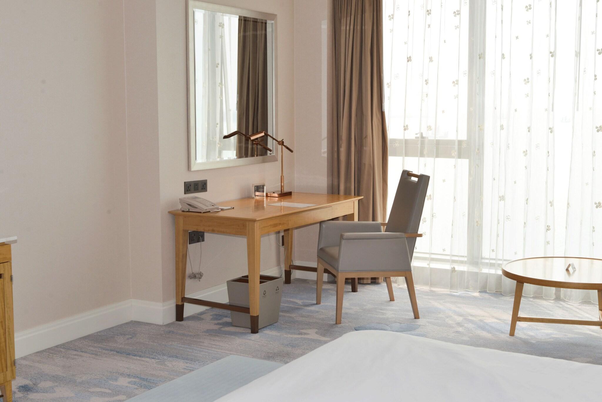 Double City View King Bed