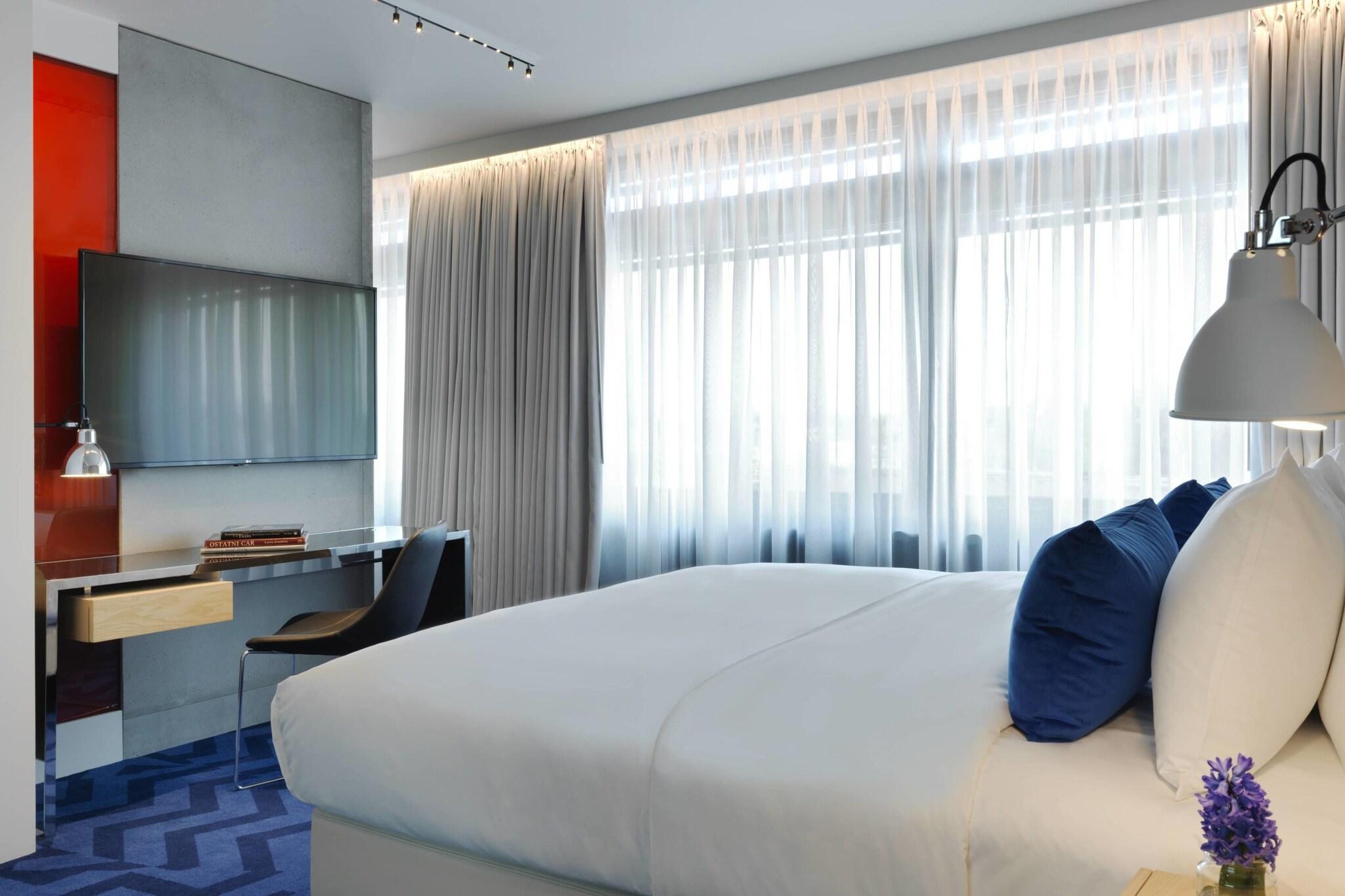 Junior Suite King Size Bed