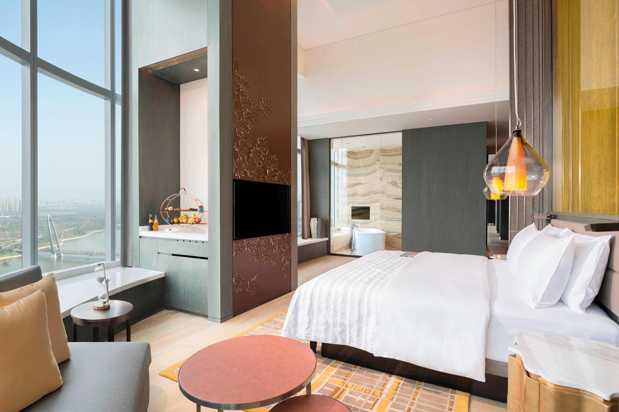 Double Club King Bed