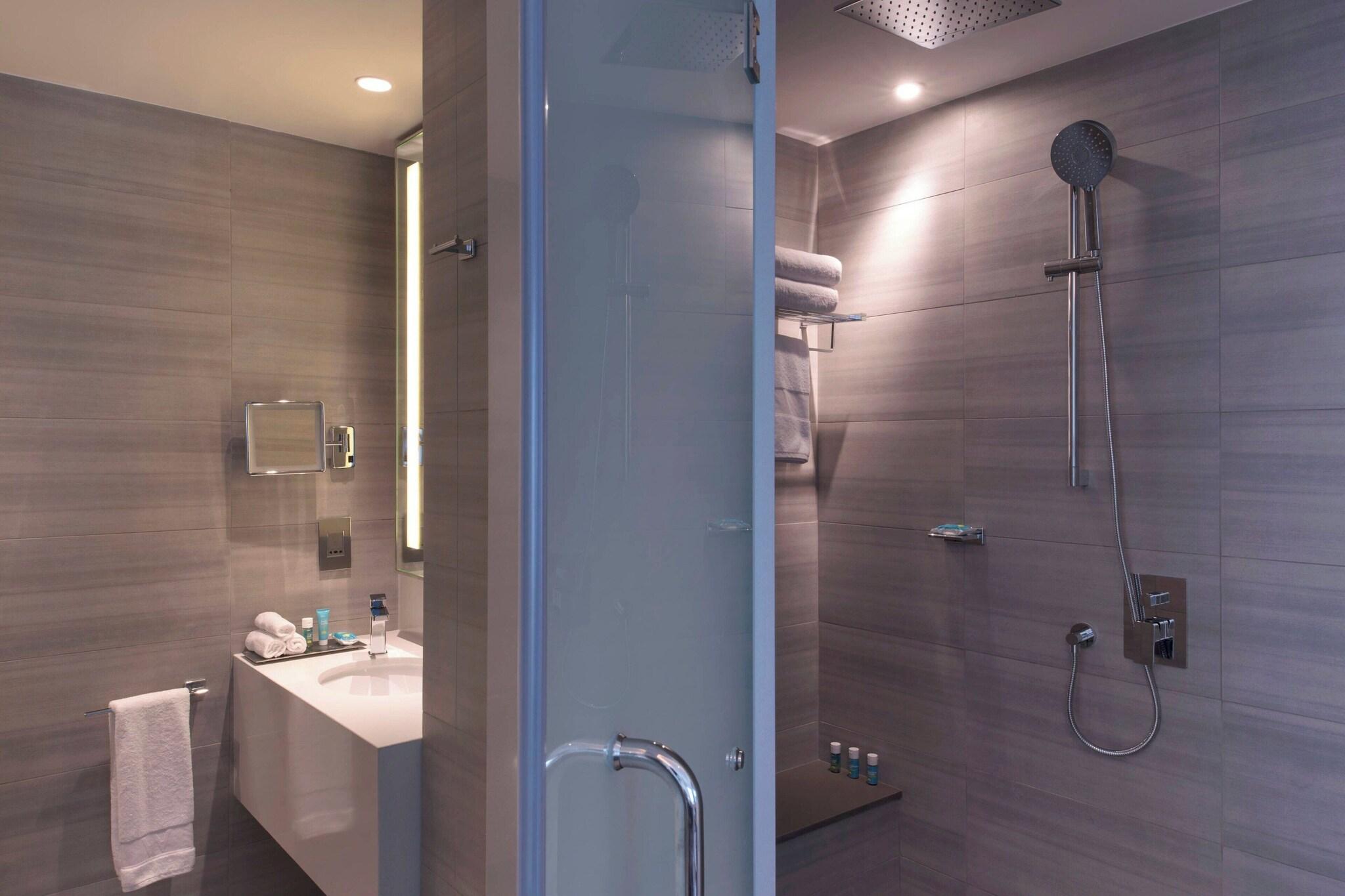 Double Deluxe King Bed