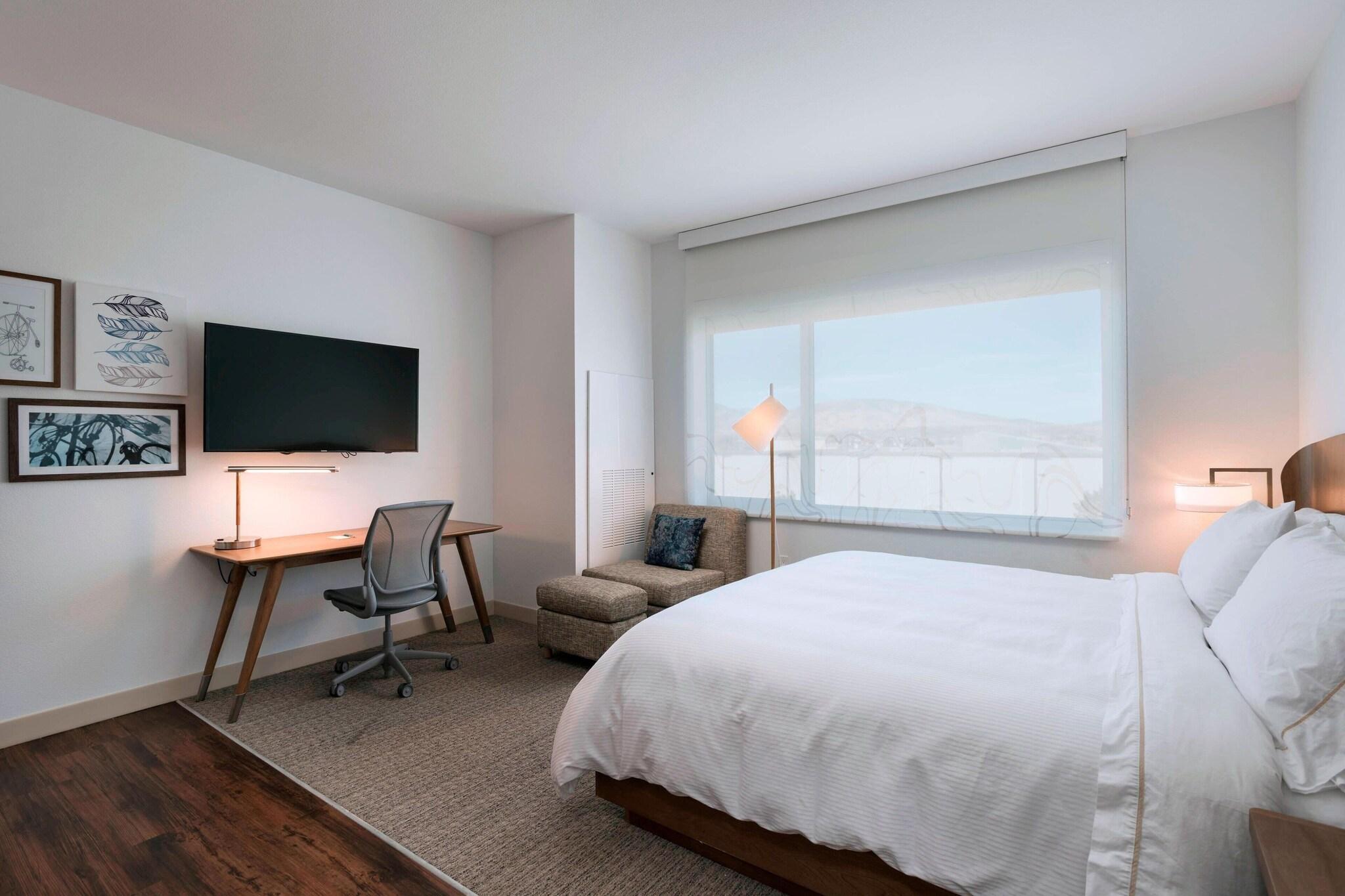 Studio Accessible King Size Bed