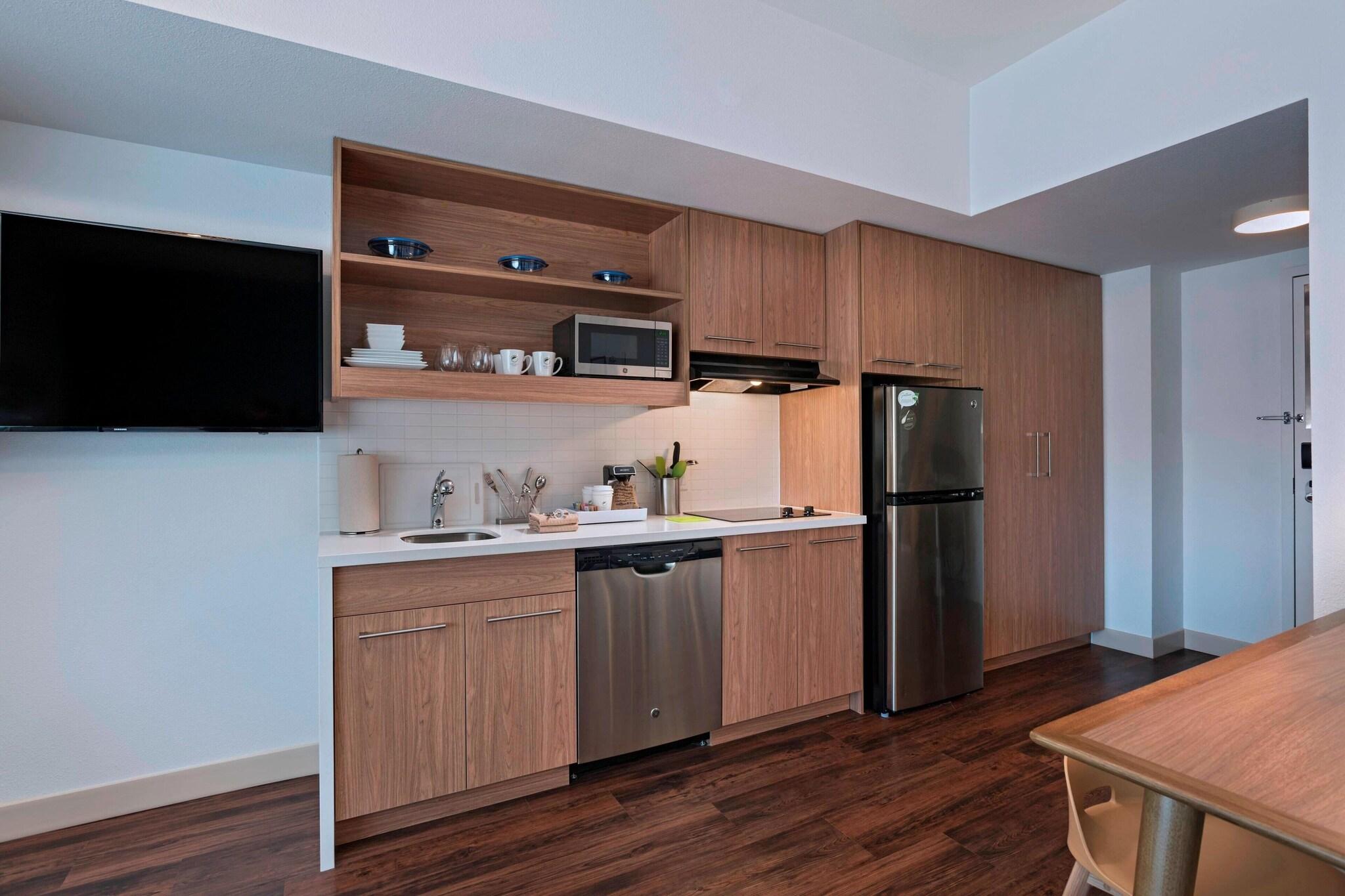 Suite Accessible King Size Bed