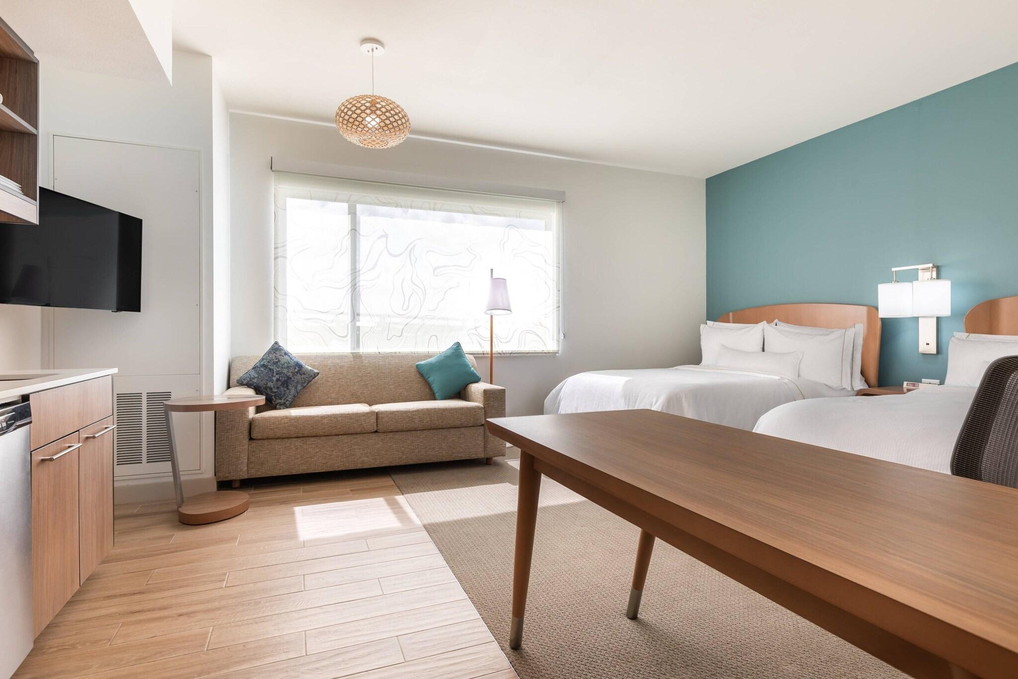 Studio Two Queen Beds