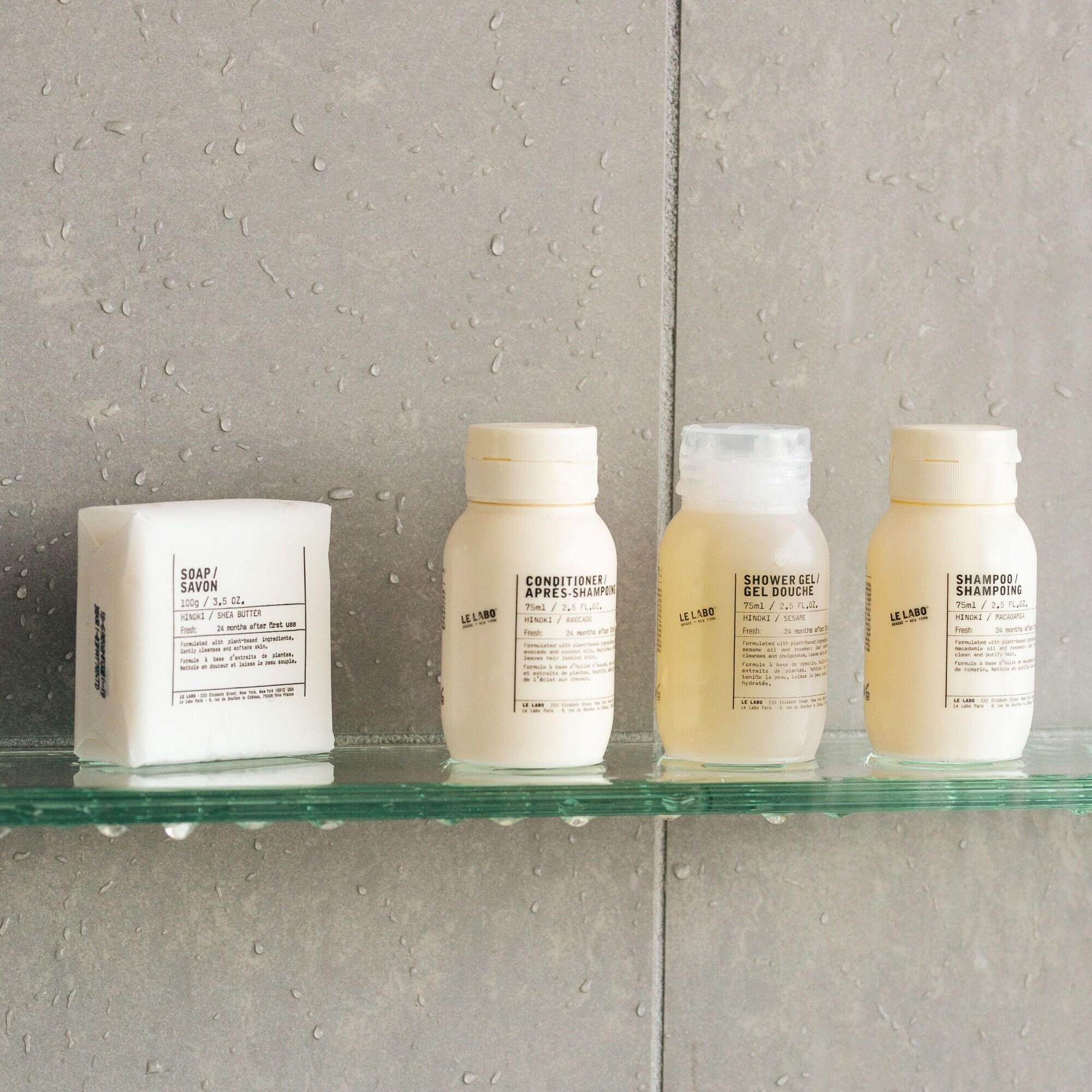 Suite Accessible King Size Bed