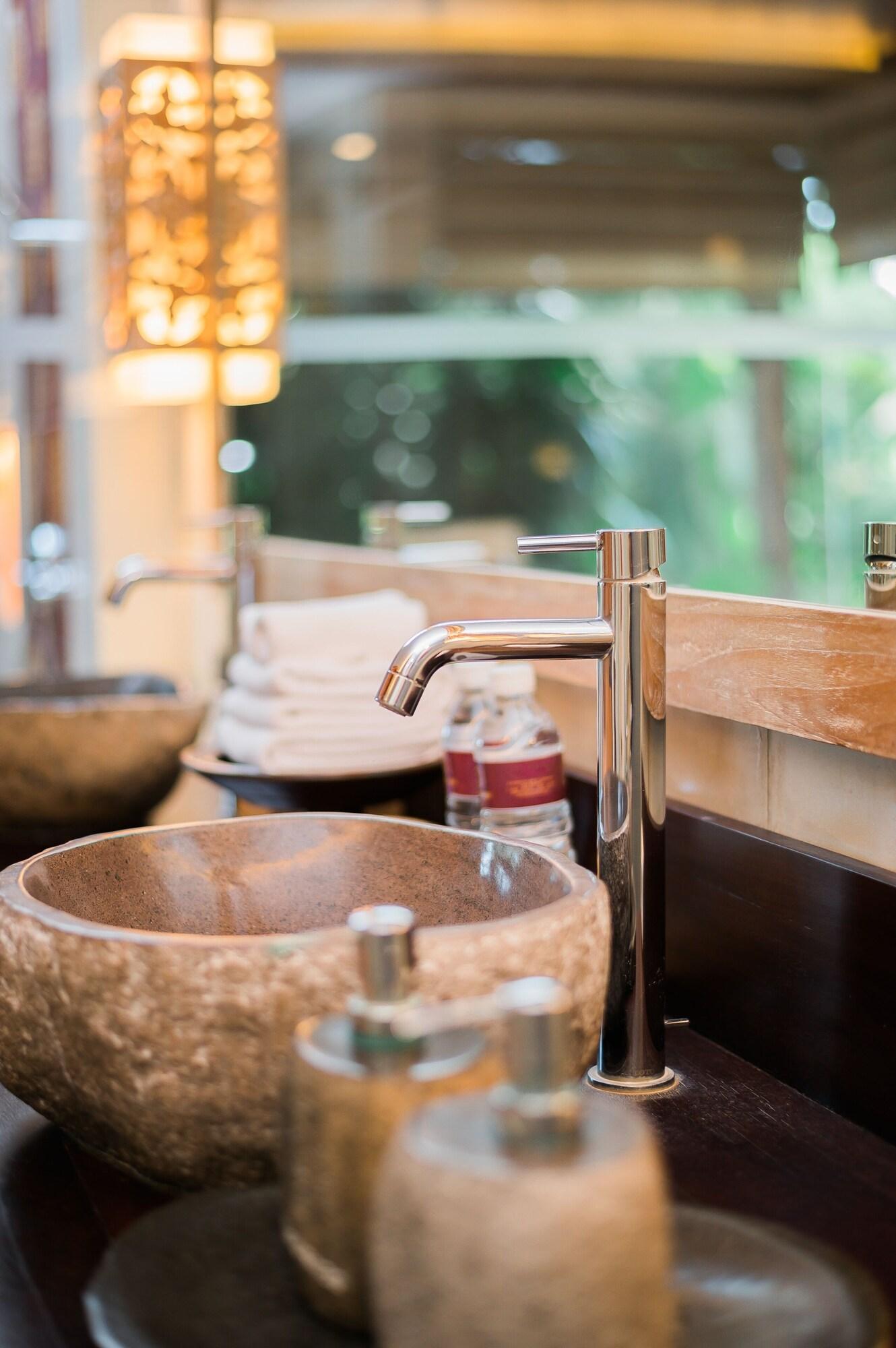 Villa Pool View King Bed