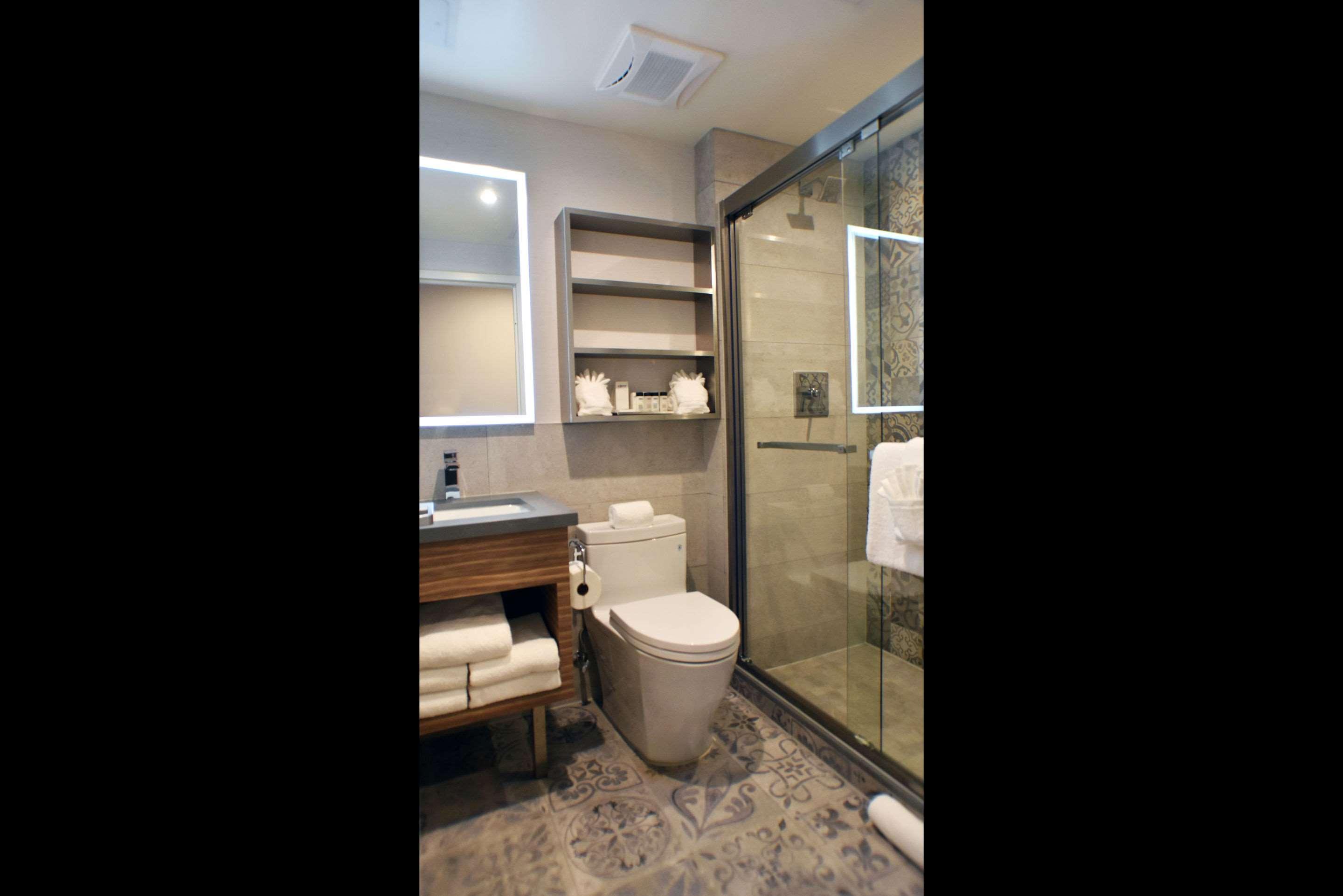 Double Queen Bed Non Smoking