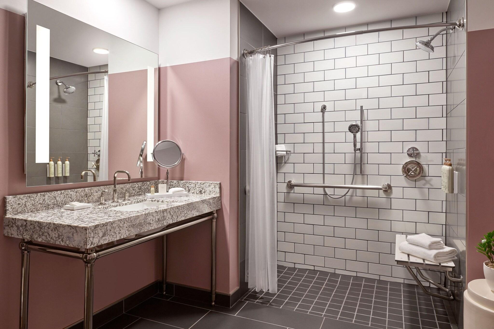 Junior Suite Accessible