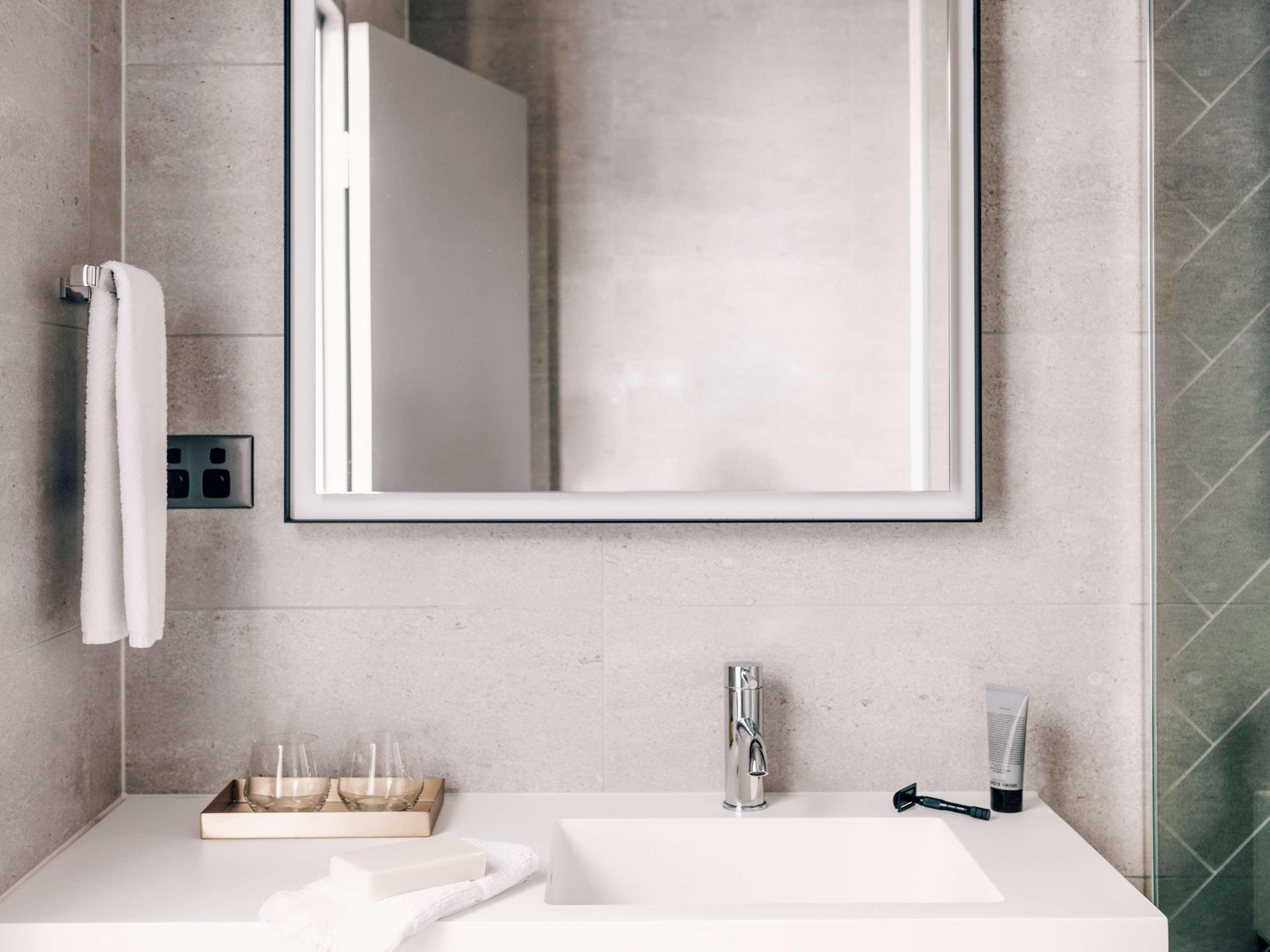 Junior Suite City View King Bed