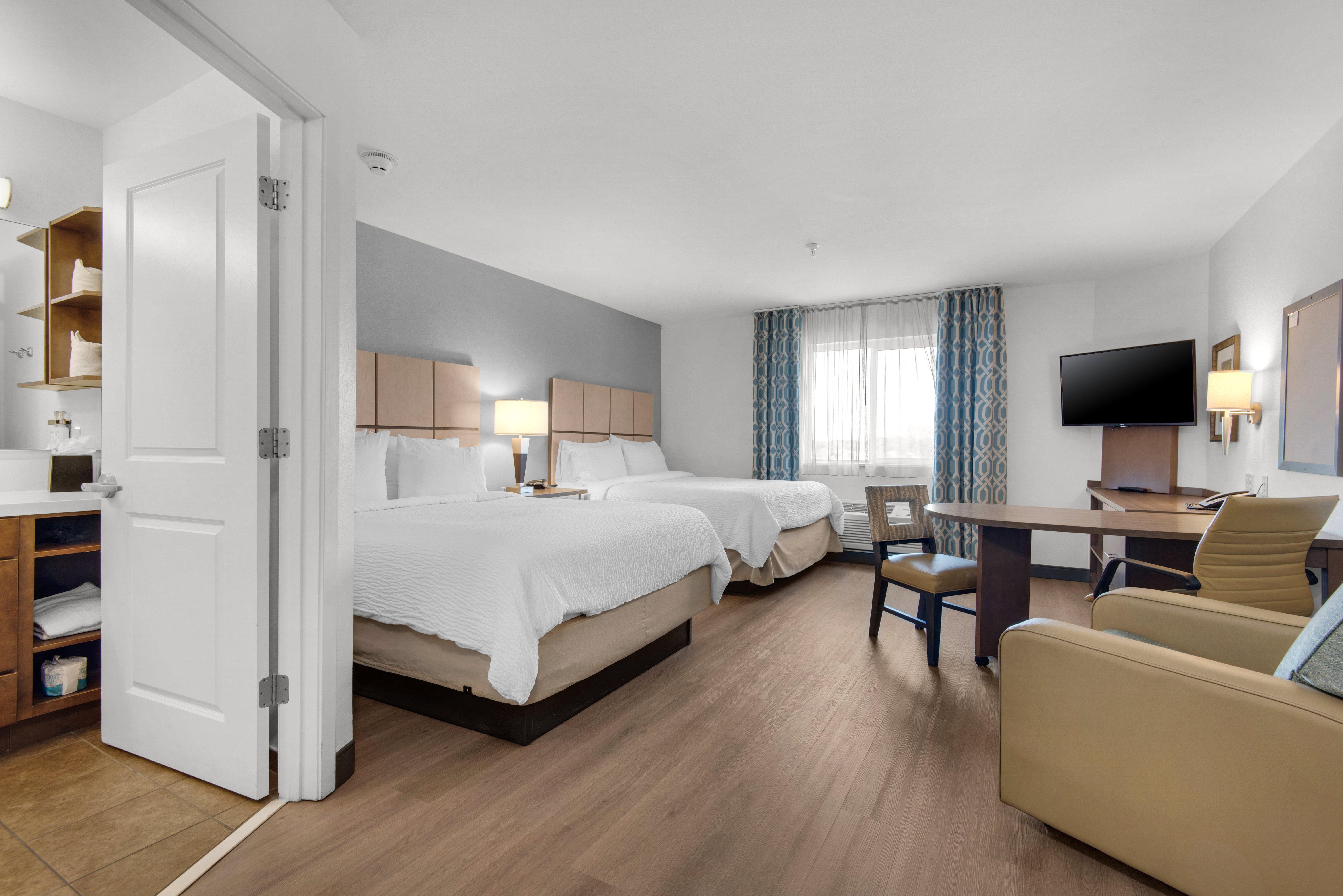 Studio Two Queen Beds