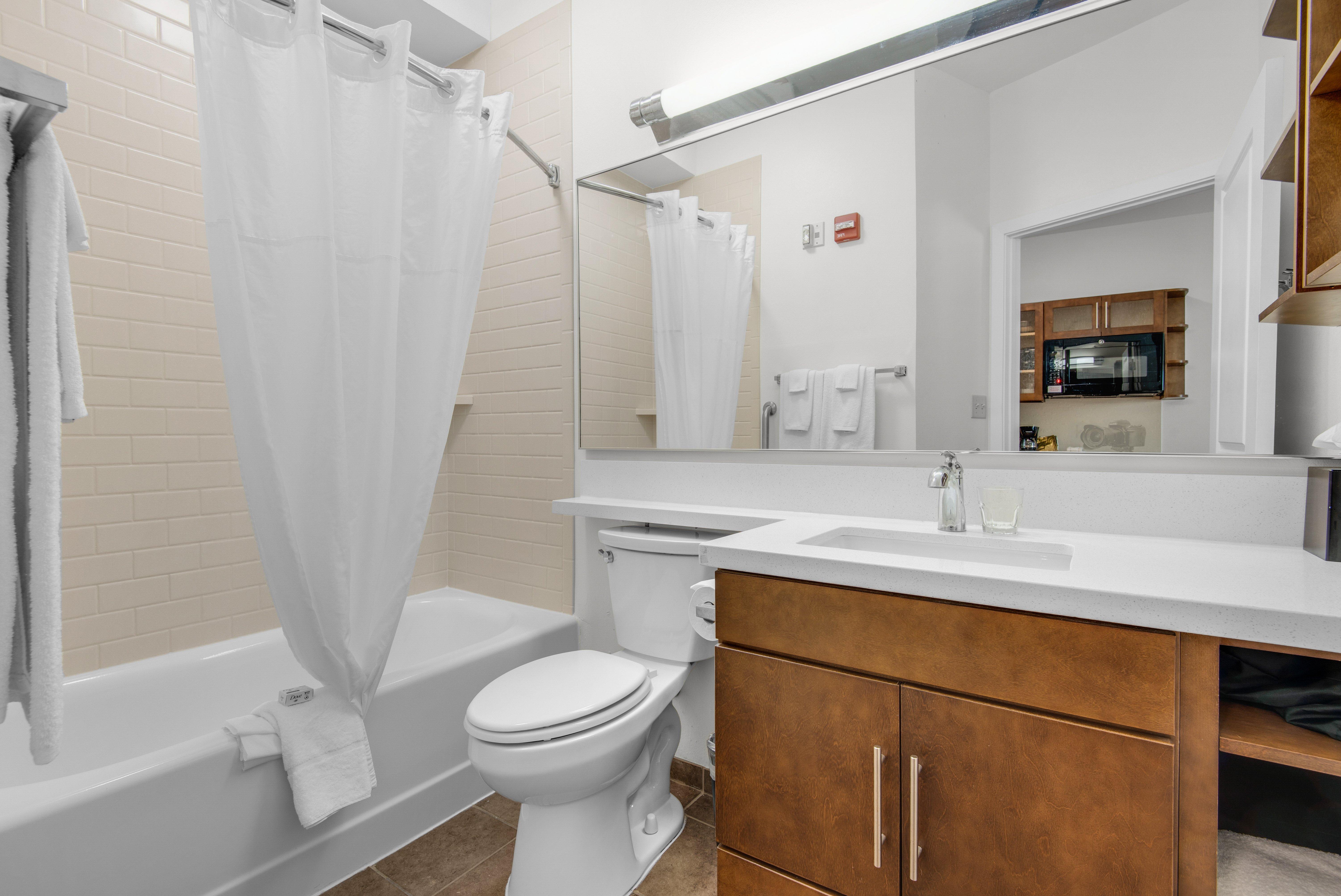 Studio Two Queen Beds