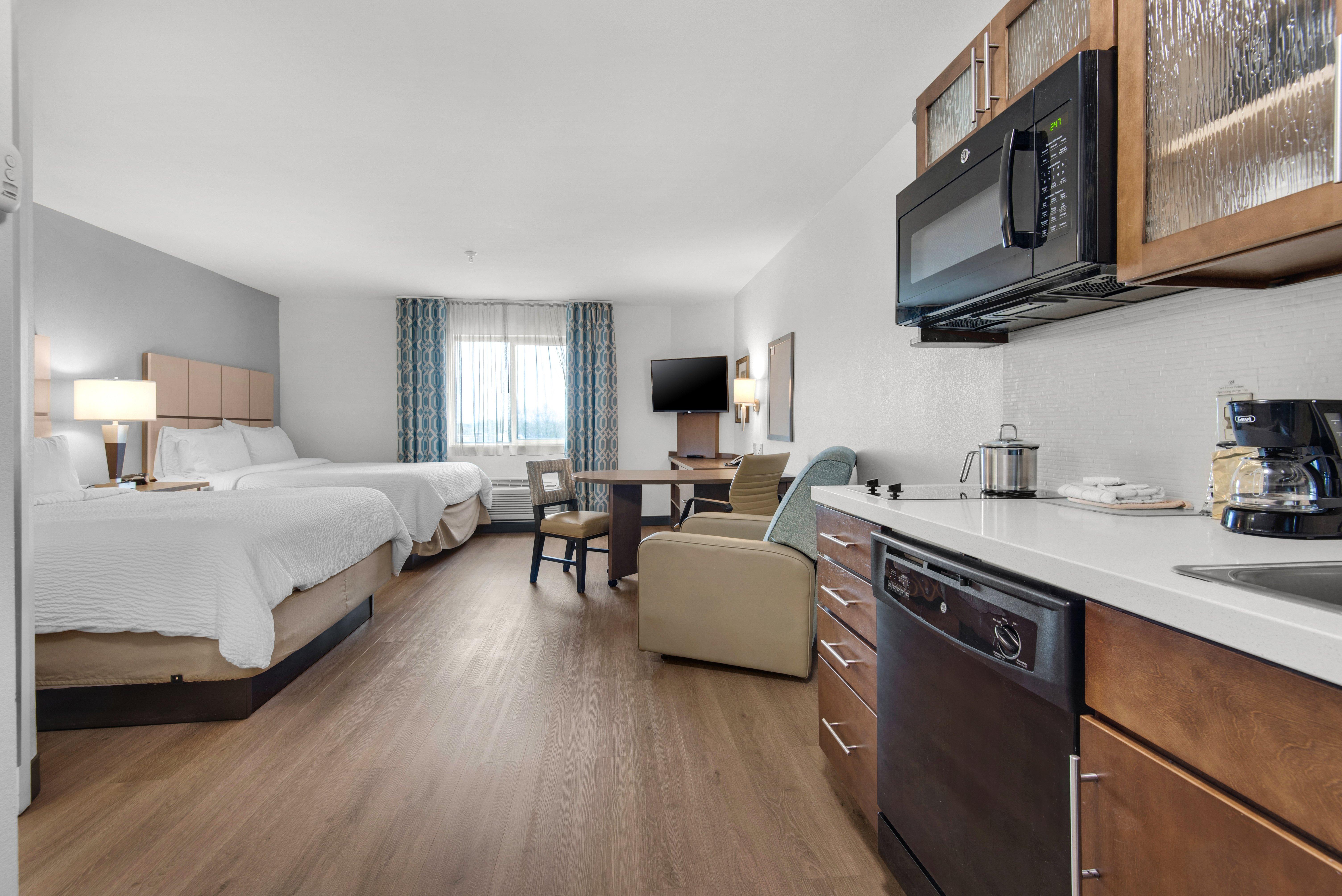 Studio Two Queen Beds