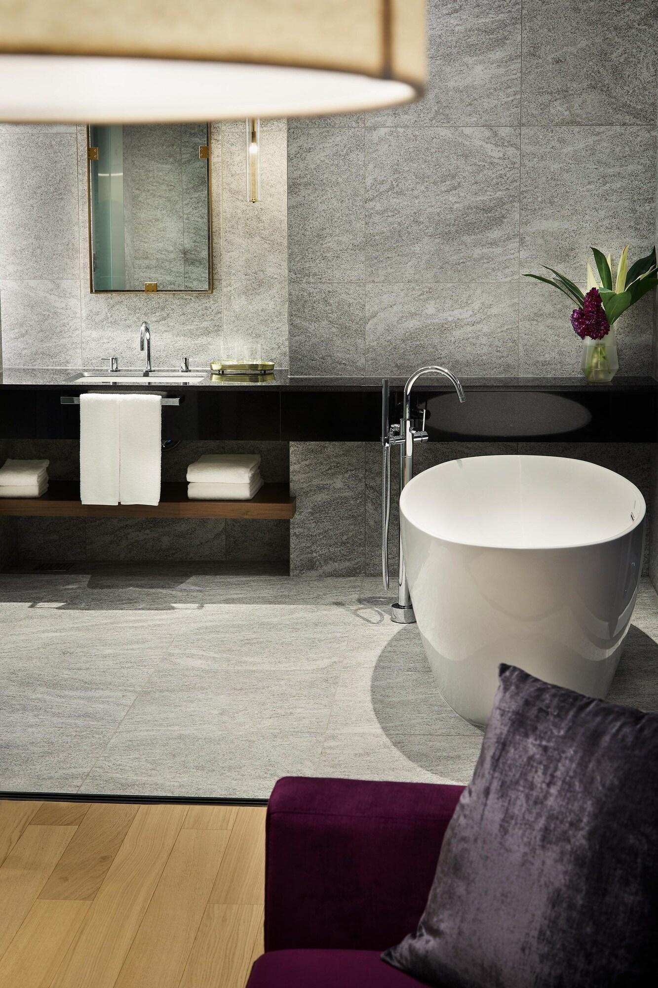 Studio Queen Size Bed