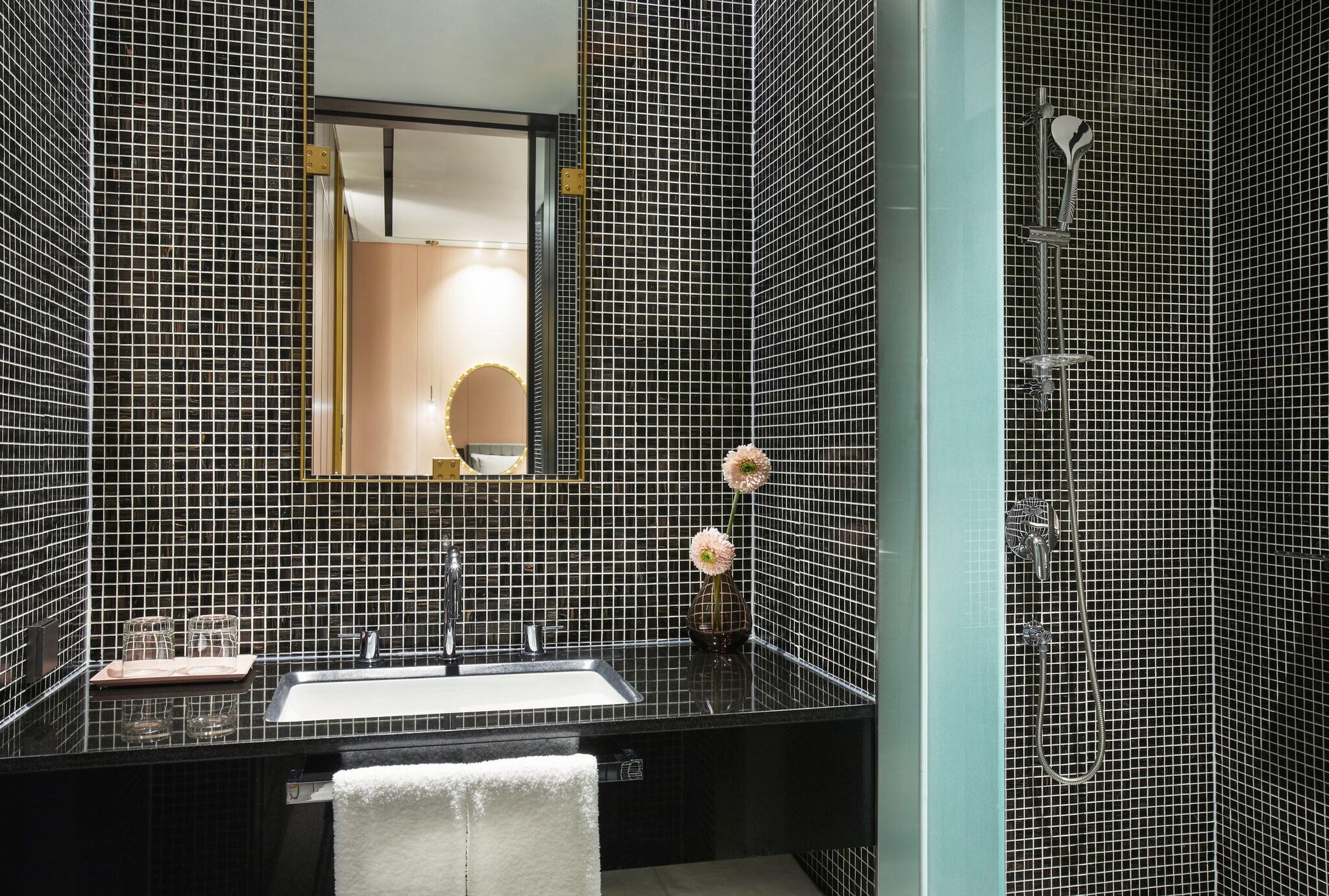 Suite Two Queen Beds