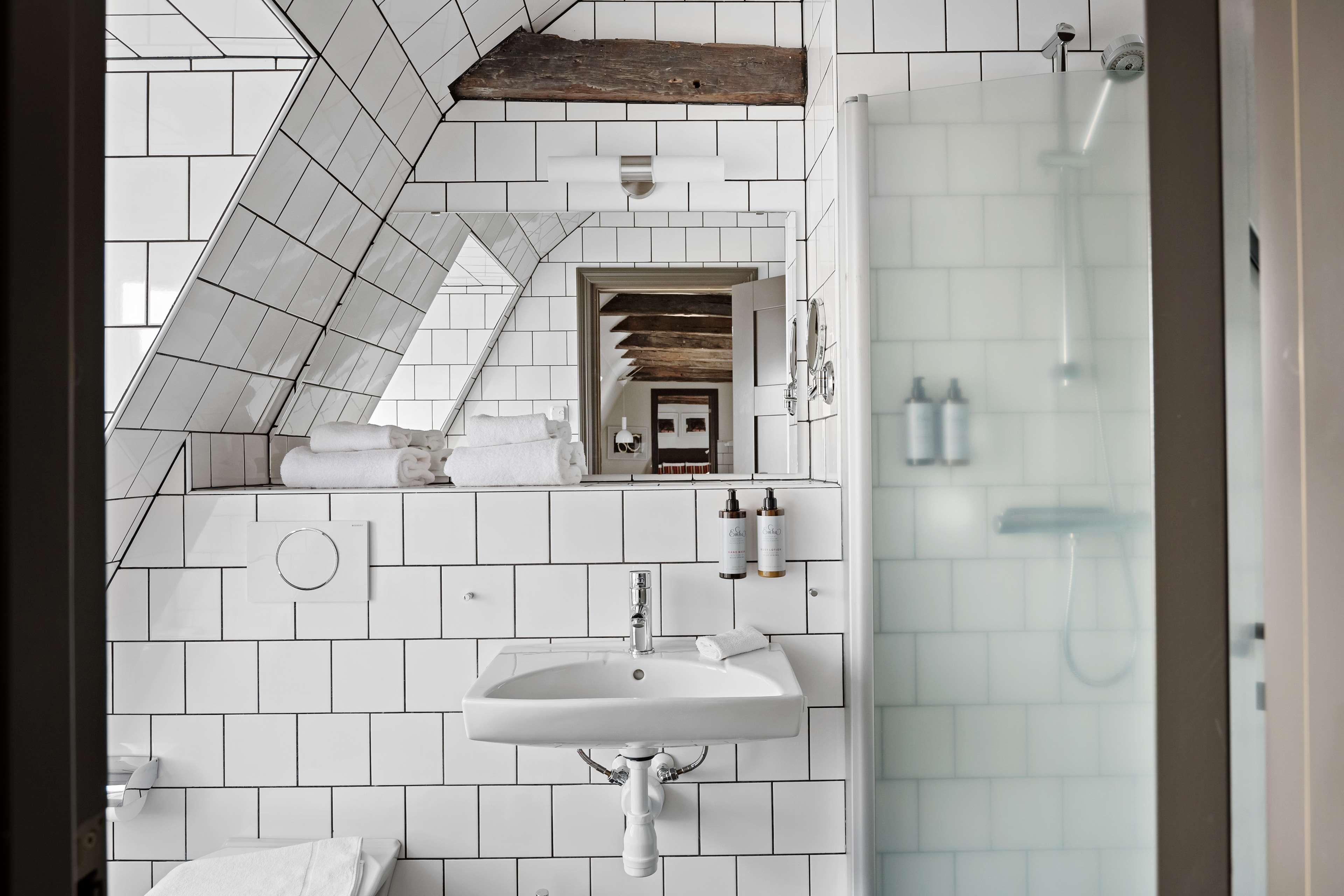 Junior Suite Queen Bed Non Smoking