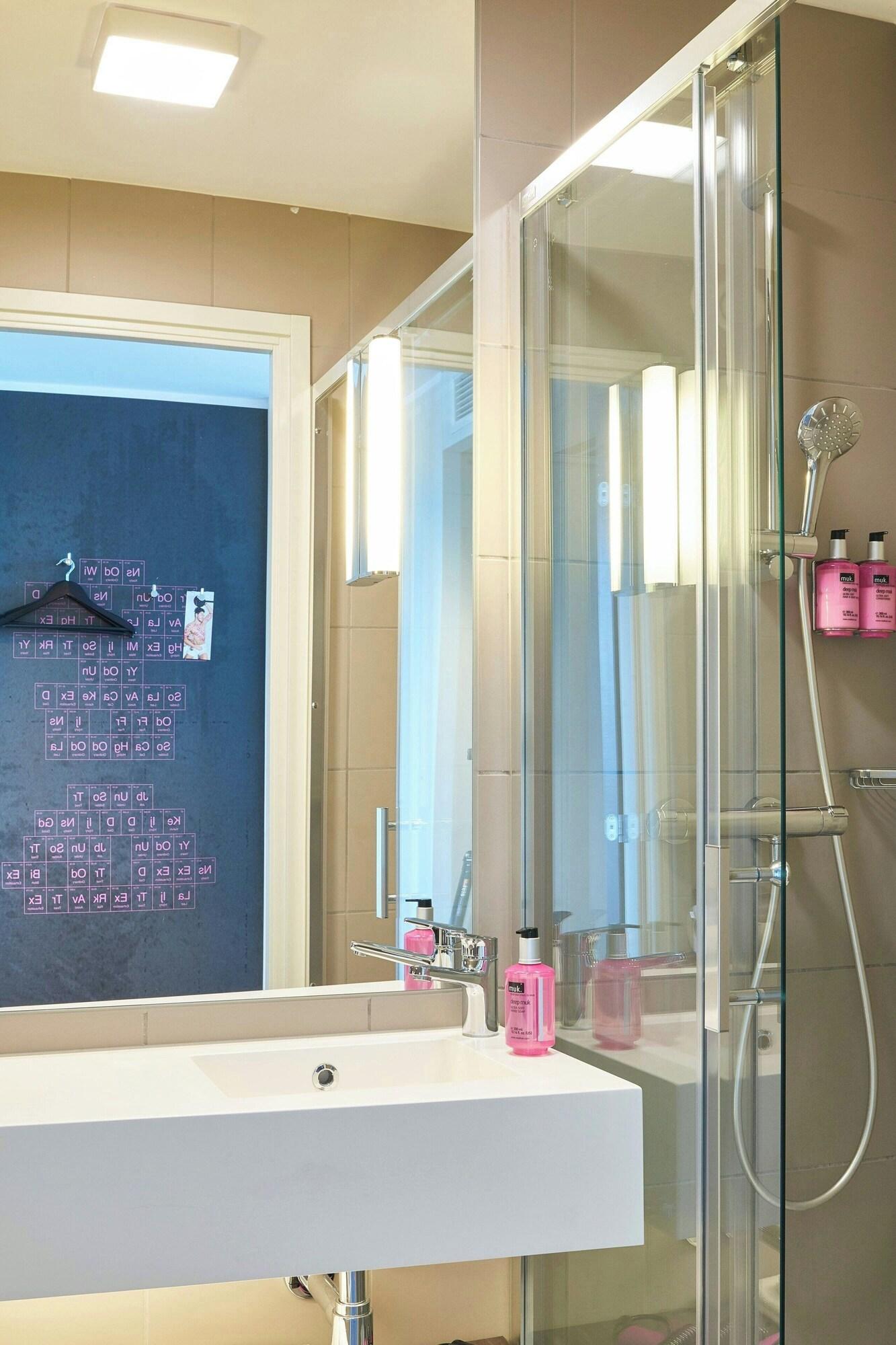 Double Queen Size Bed