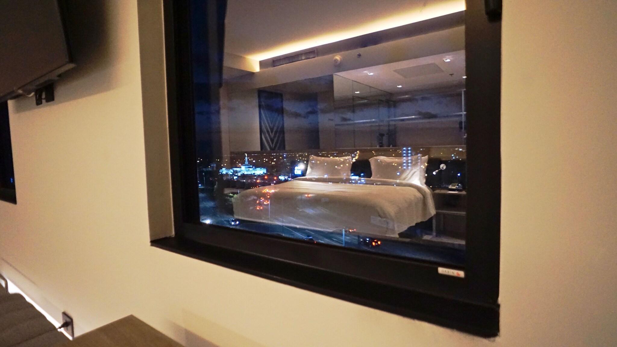 Double City View King Bed