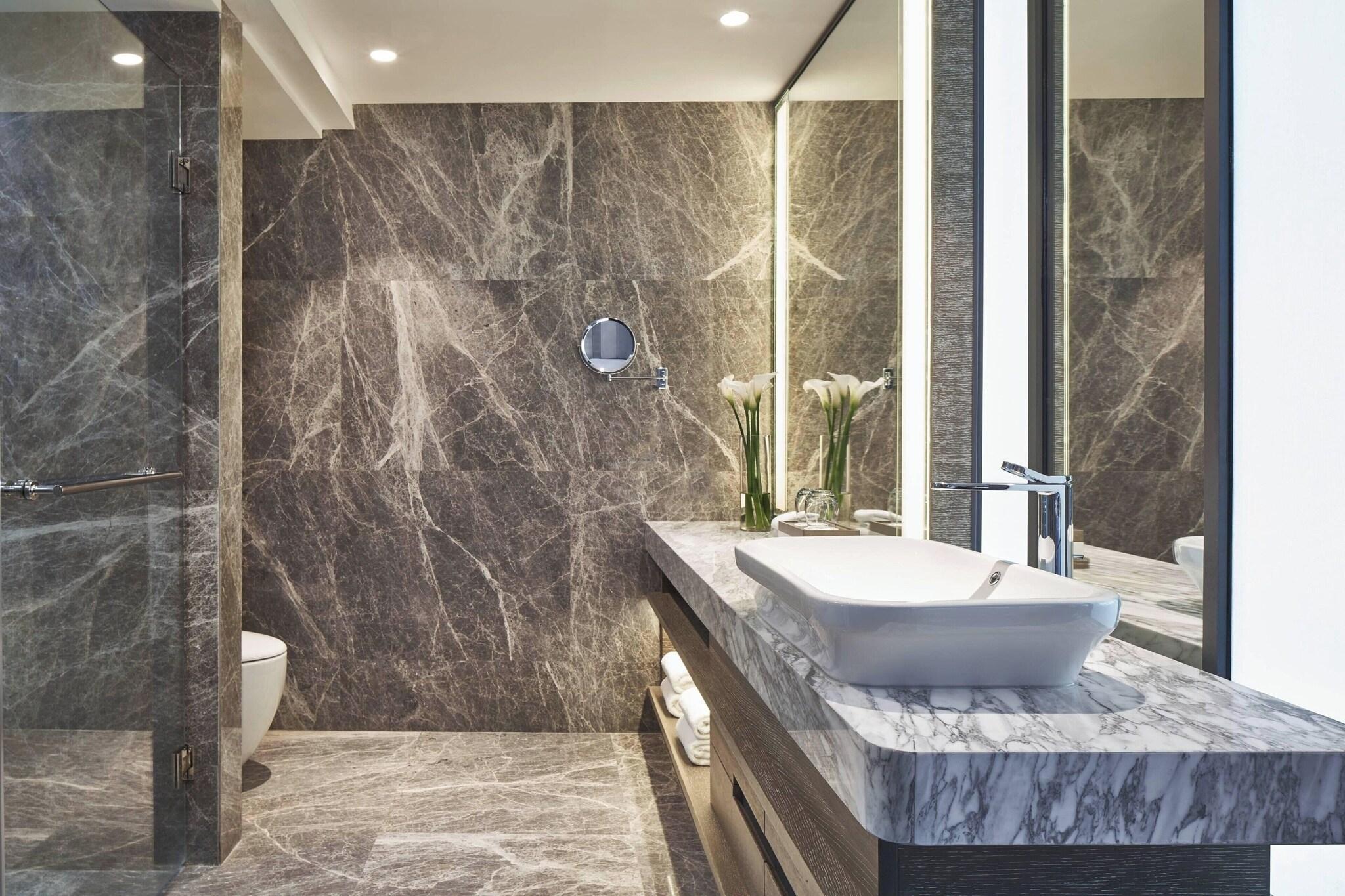 Twin Deluxe Pool View