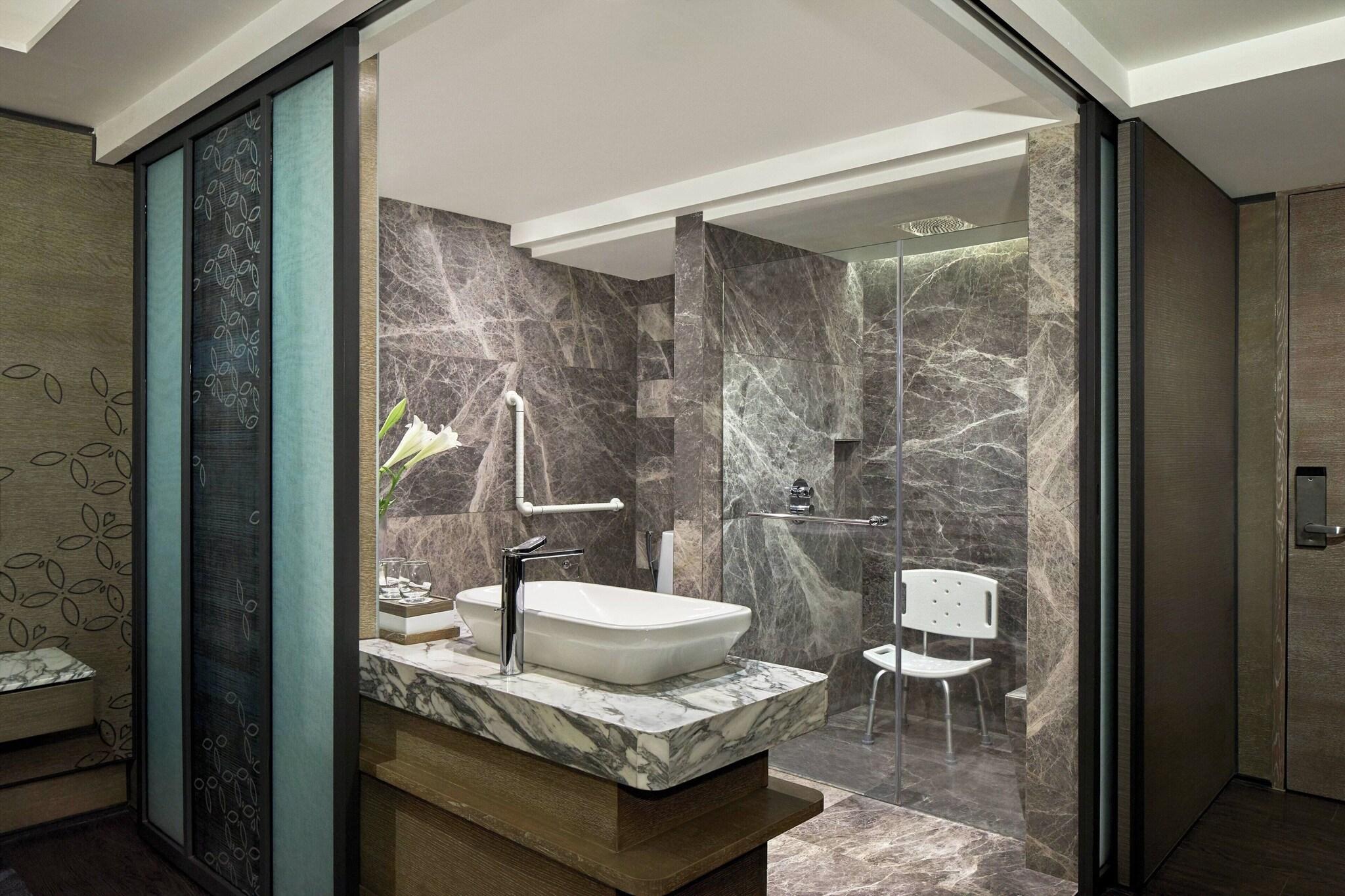 Double Deluxe Pool View