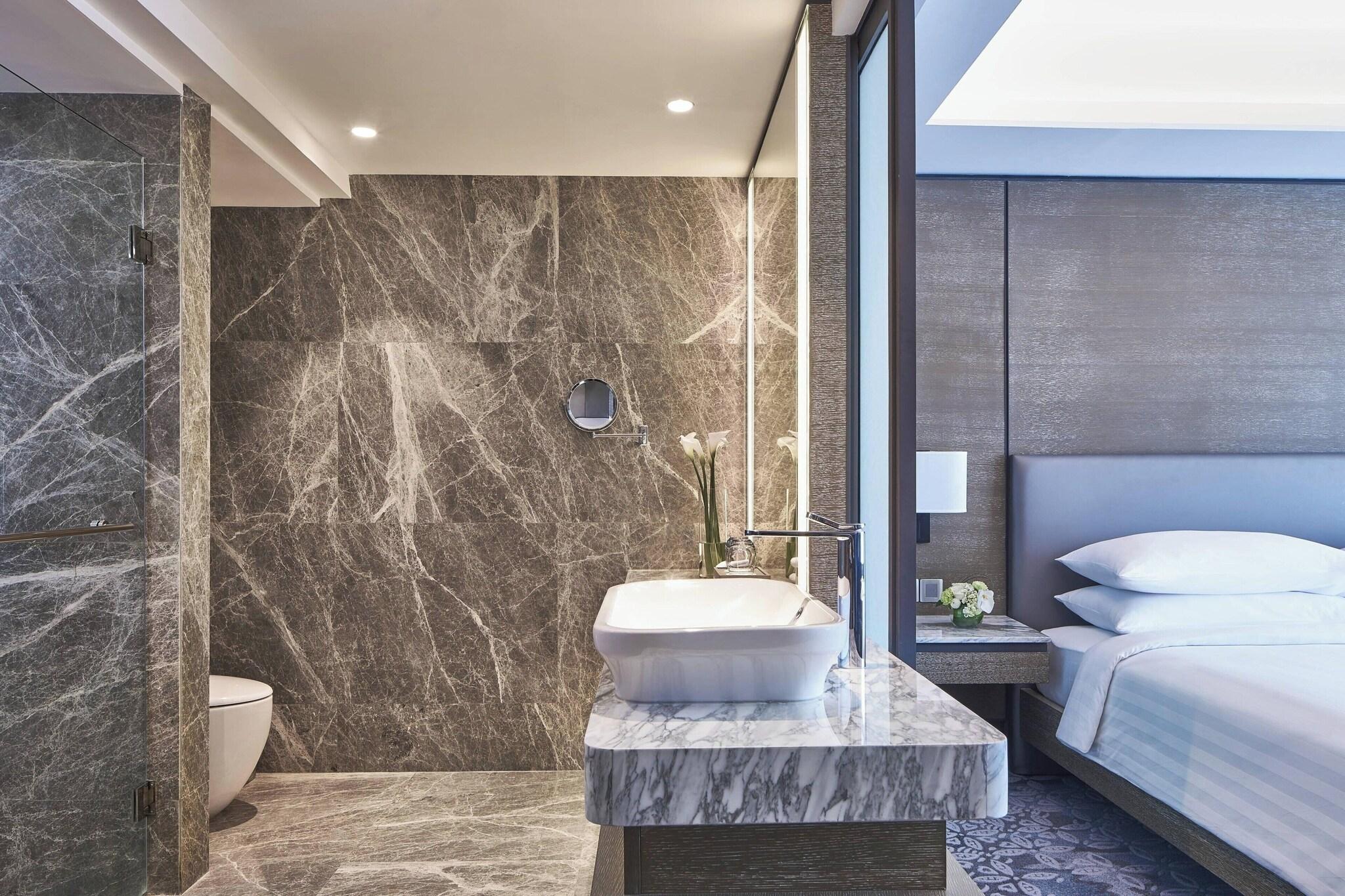 Double Deluxe Pool View