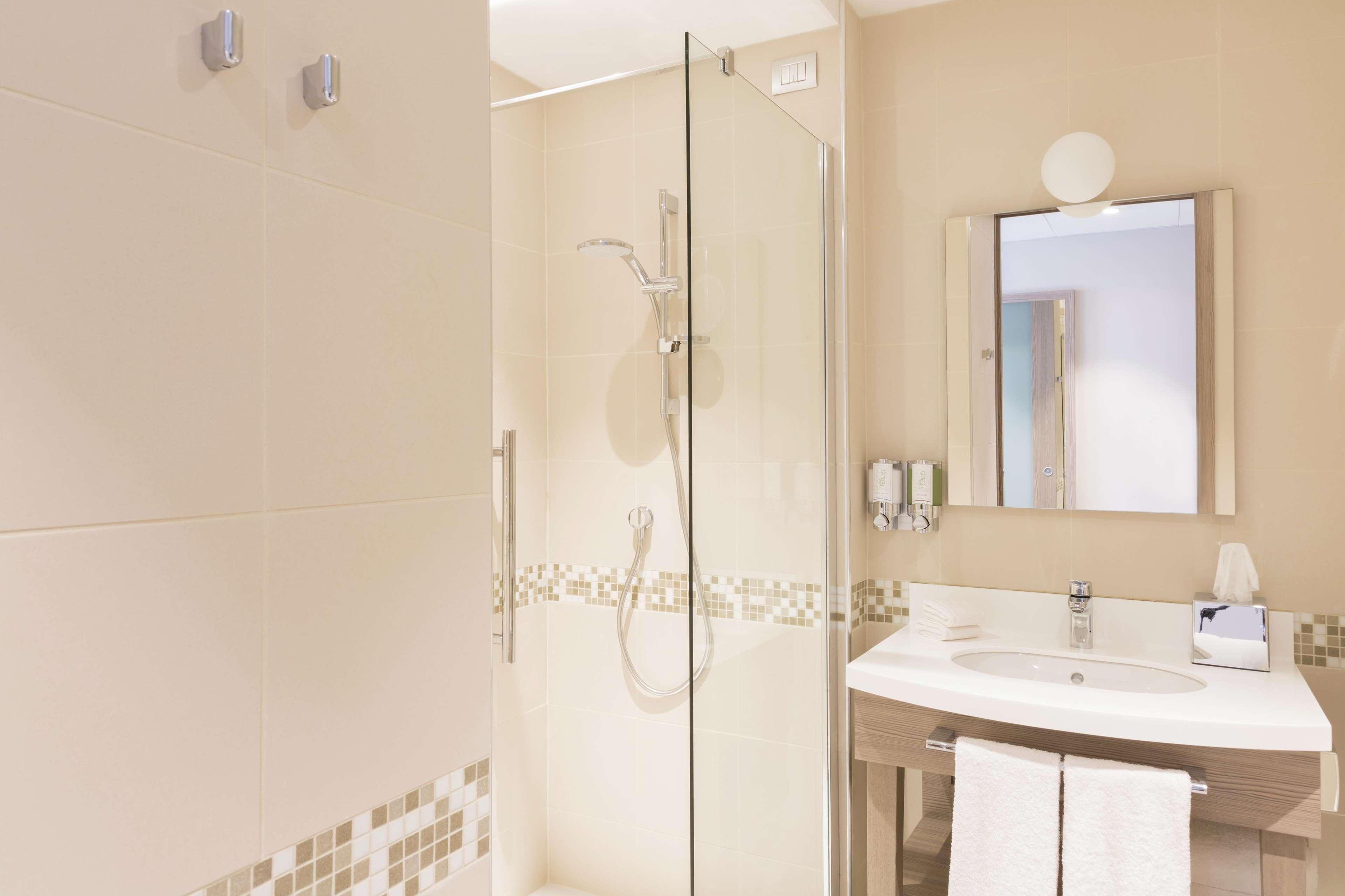 Family Room Queen Size Bed