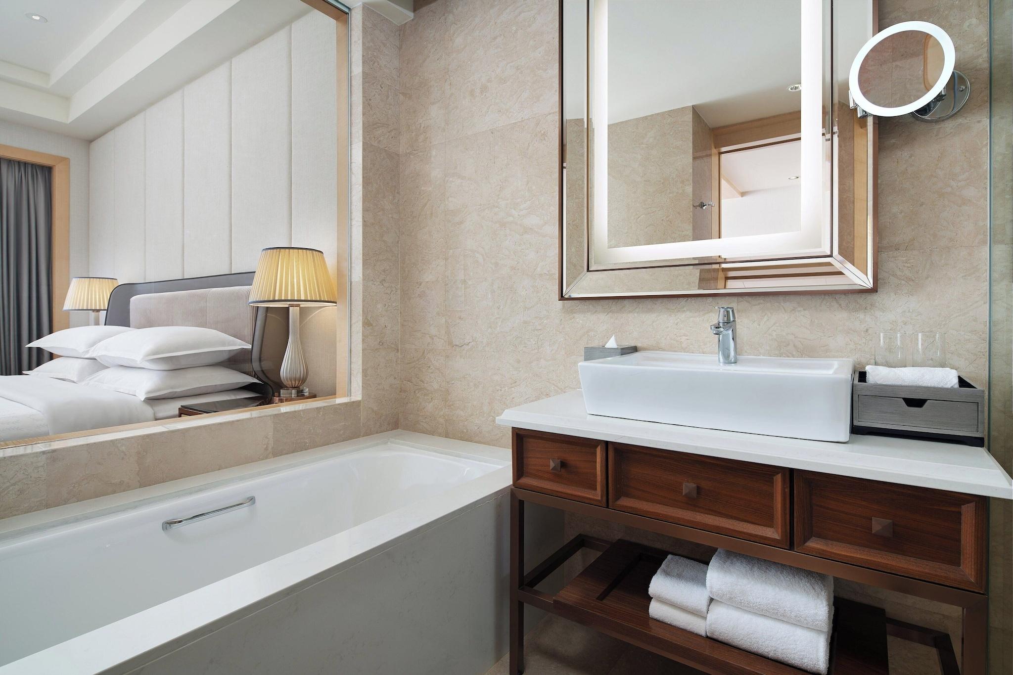 Suite King Bed One Bedroom 