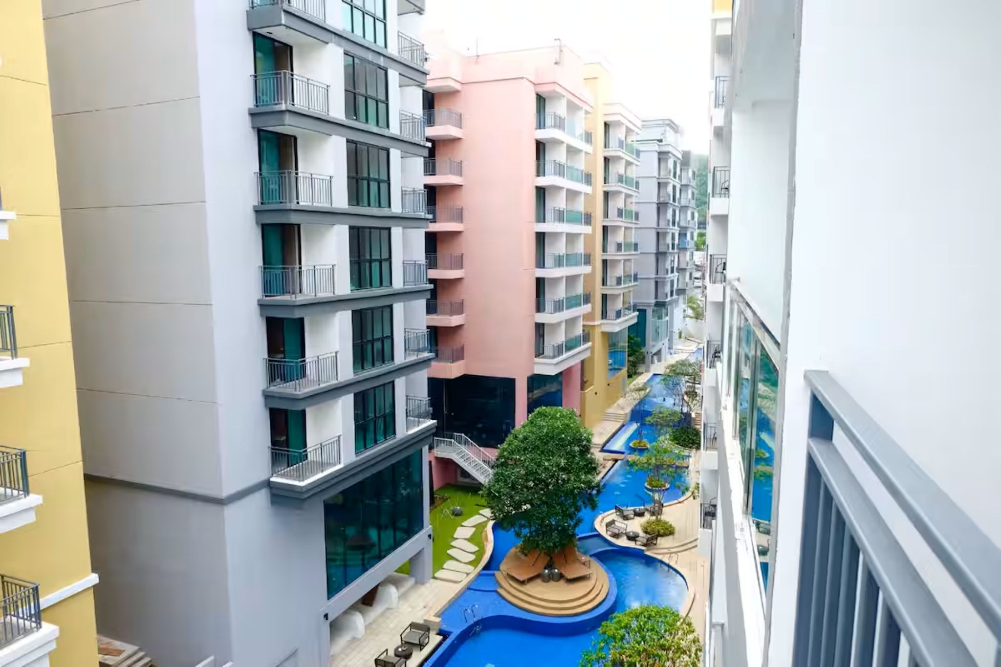 Single Deluxe Pool View