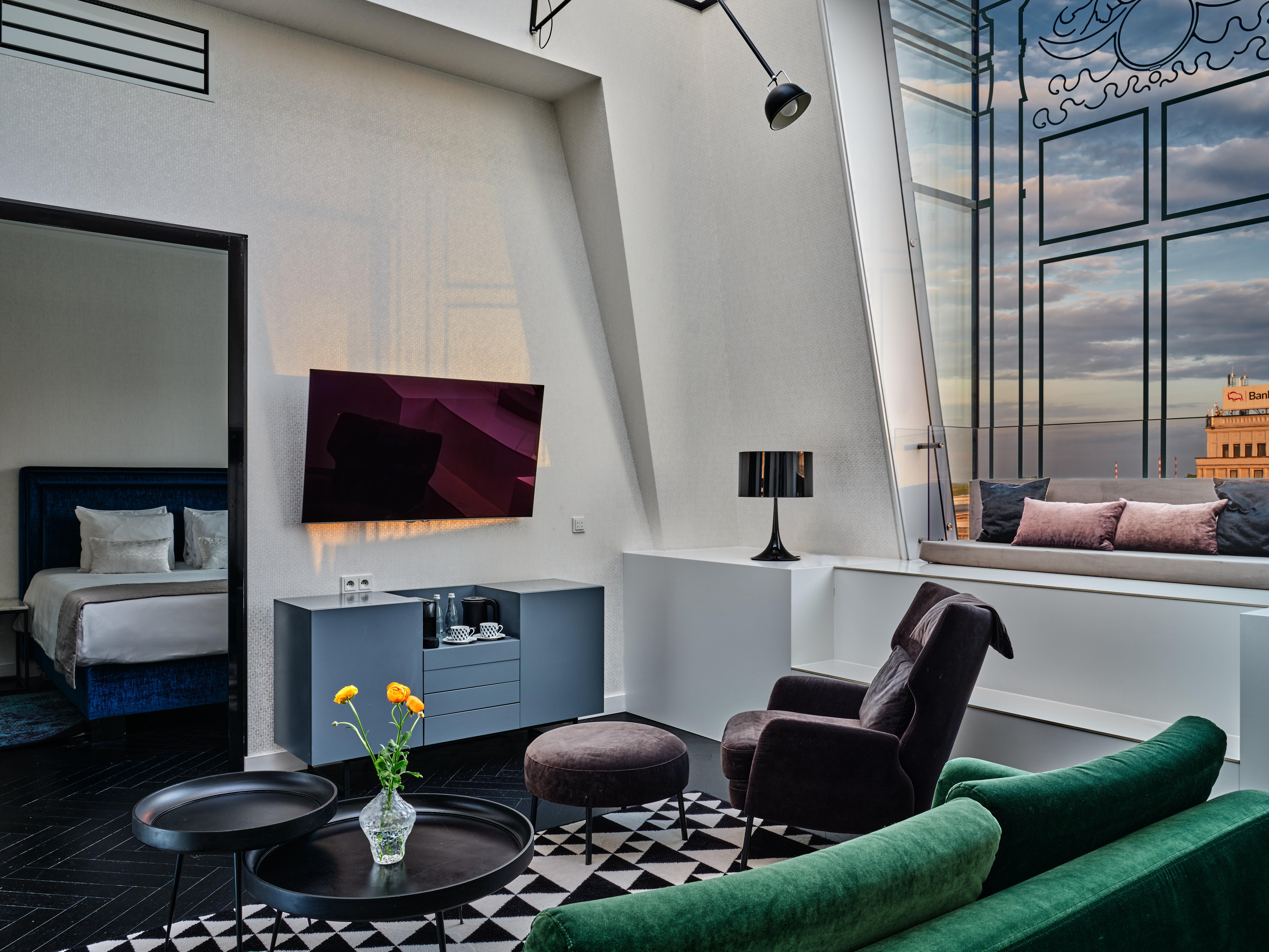 Suite City View King Bed