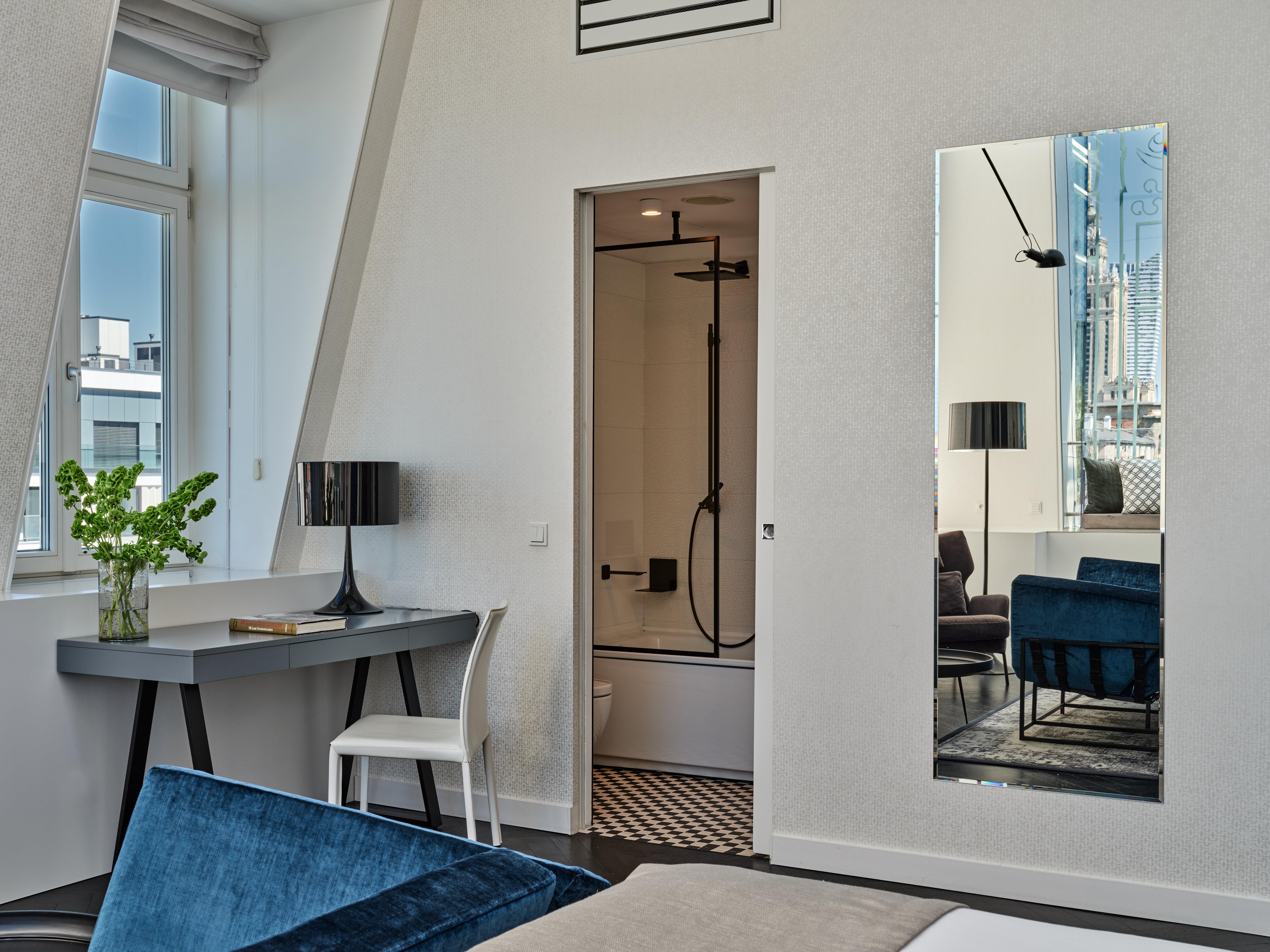 Suite City View Queen Bed